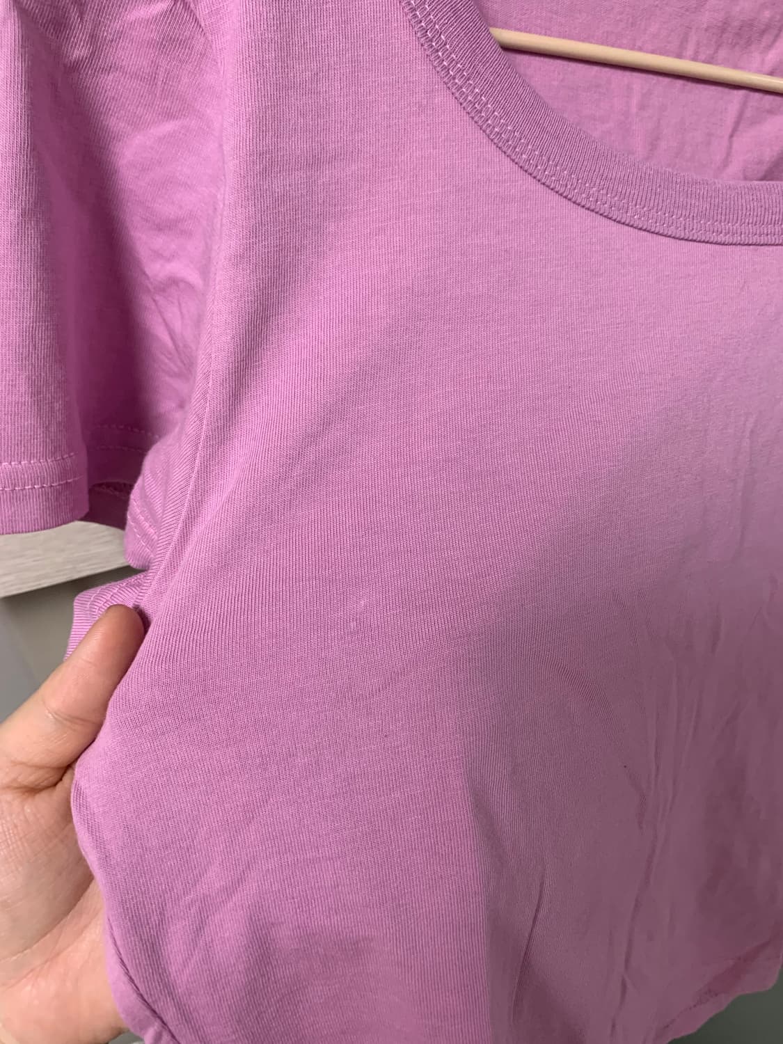 쉬이즈큐트 수피마U넥 핑크 1번 착용 상품이미지5