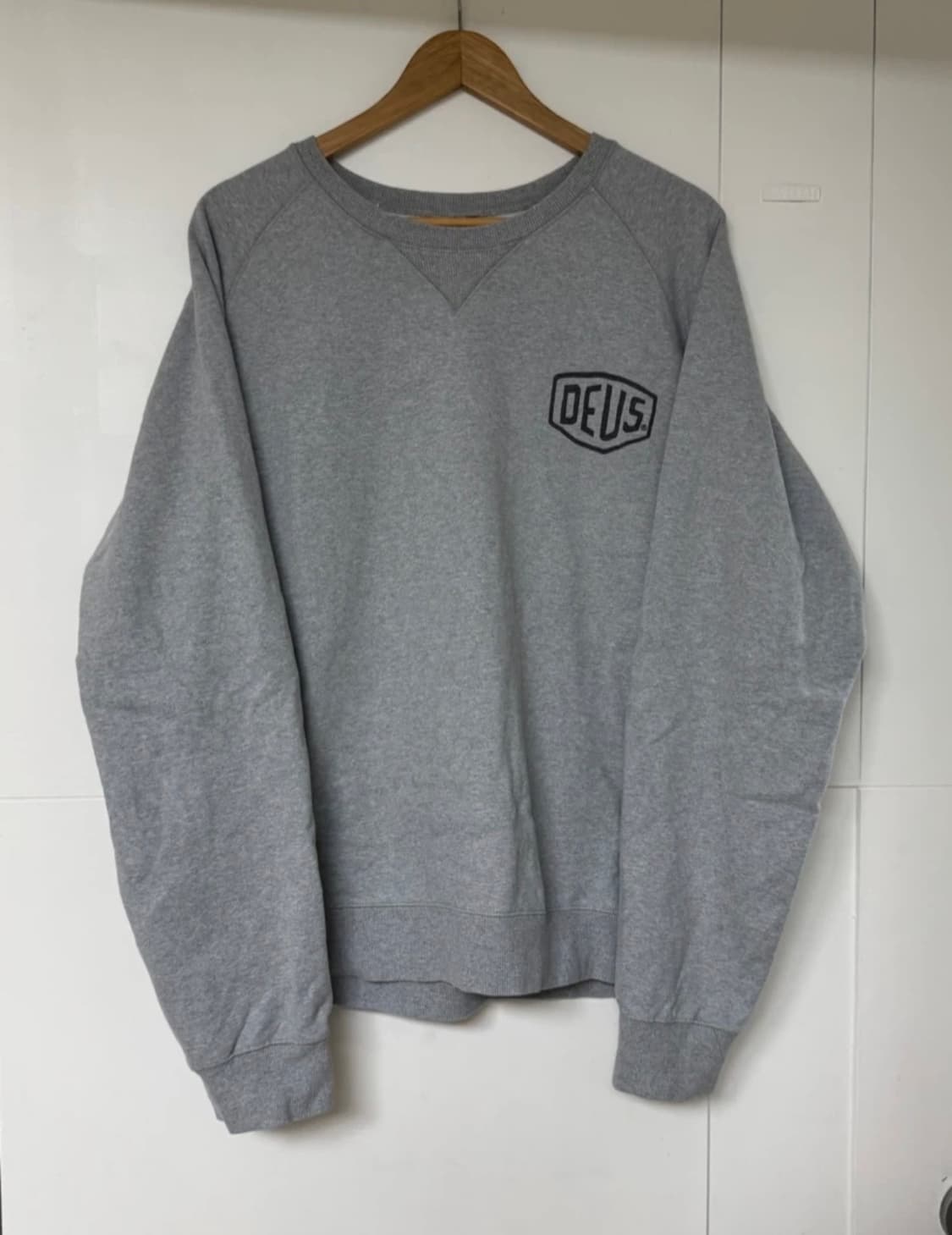 데우스 엑스 마키나 서울 맨투맨 그레이 상품이미지5