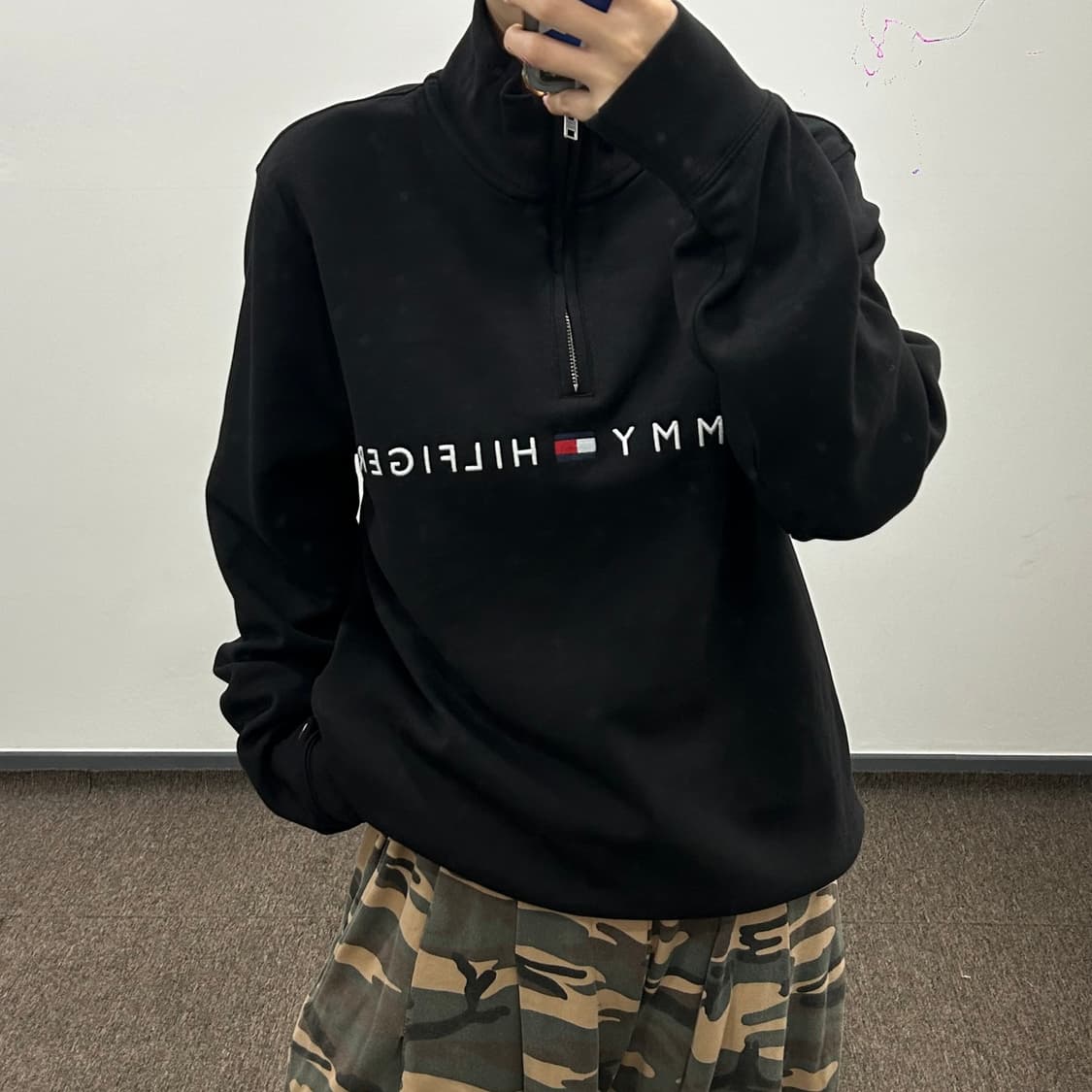 Tommy Hilfiger 타미힐피거 스펠아웃로고 블랙 반집업 맨투맨 상품이미지1