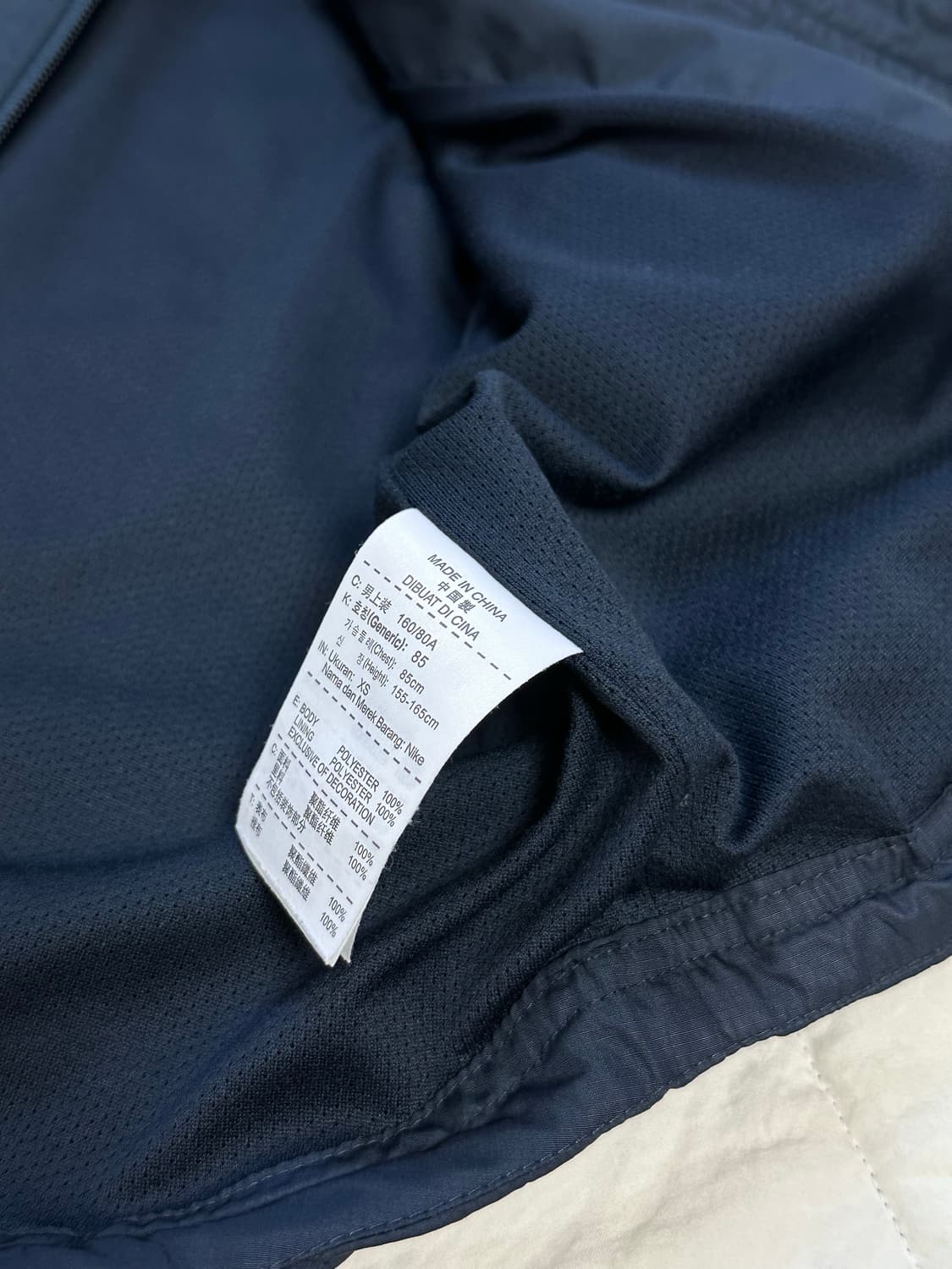 나이키 바르샤 카타르 패커블 바람막이 미디움  축구 유산소 상품이미지8