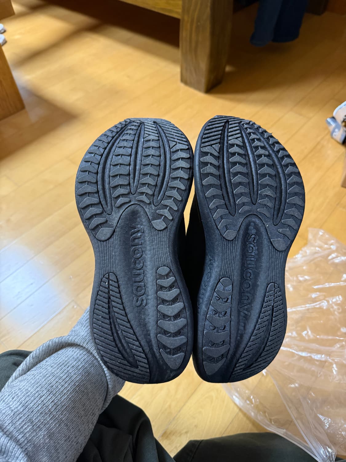 [실착 1회] 써코니-트라이엄프 23 런닝화(260) 상품이미지6