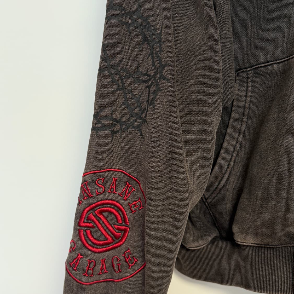 (초판)인세인개러지 엠브로이디드 패디드 후드집업 빈티지 블랙 상품이미지5