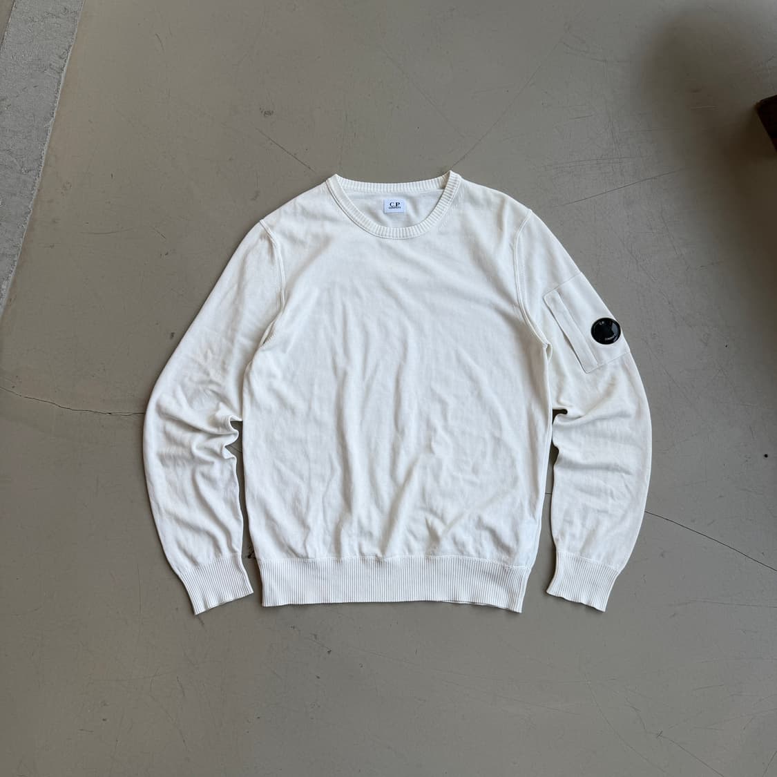 cp컴퍼니 화이트 렌즈 니트 상품이미지1