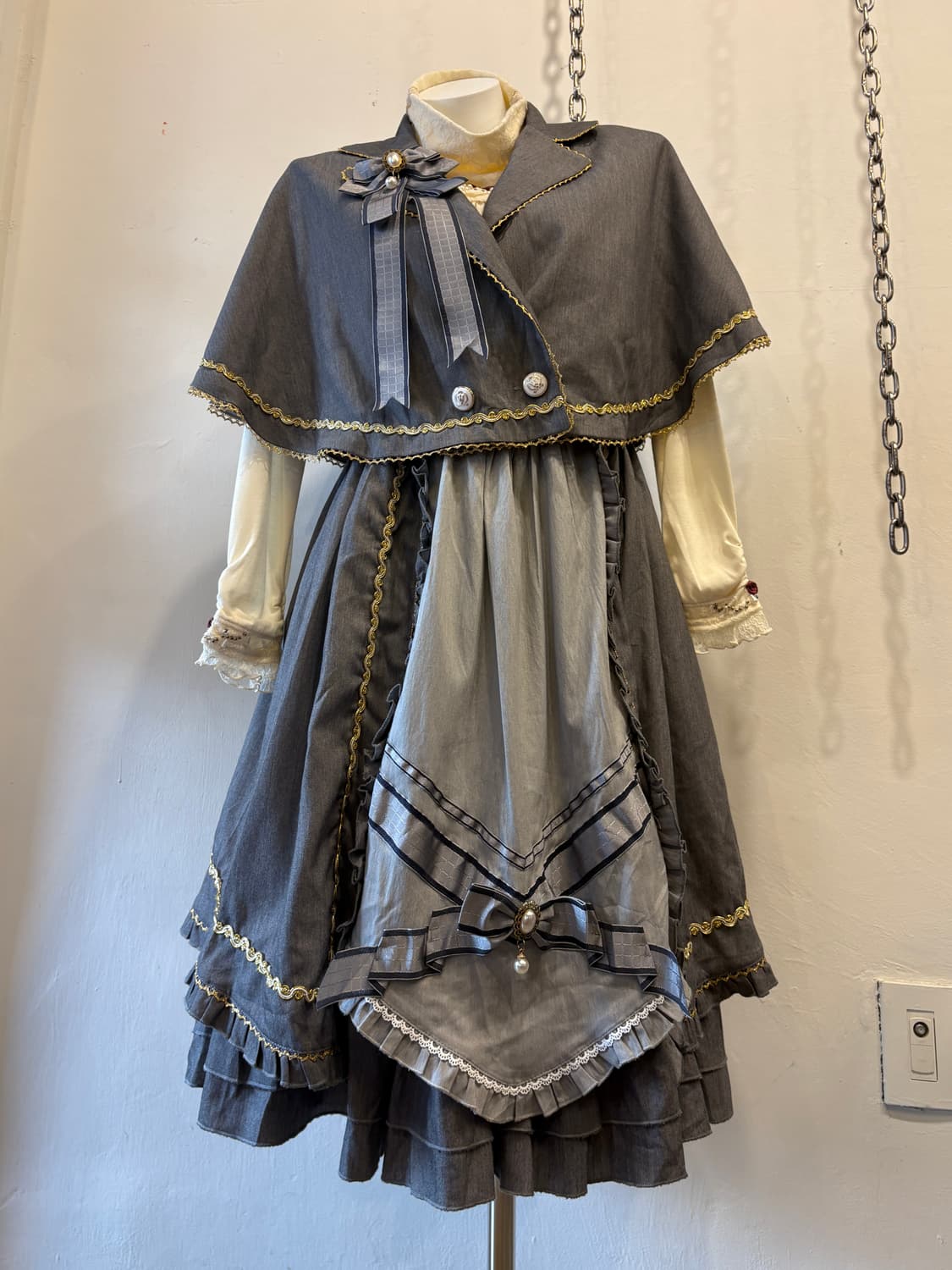 mcluster 리본 아일렛 진주 그레이 케이프 원피스 상품이미지9