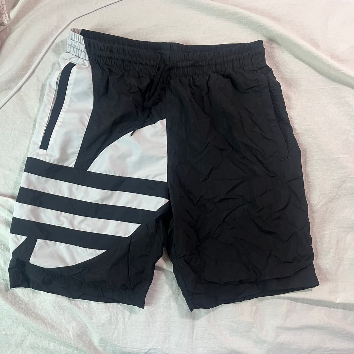 아디다스 로고 반바지 상품이미지2