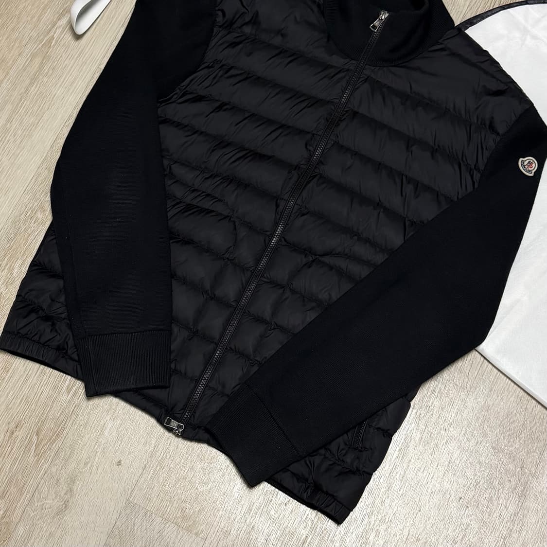 [블랙2XL/새상품급] 몽클레어 니트패딩 김현우 니트패딩 트리콧 블랙 상품이미지3