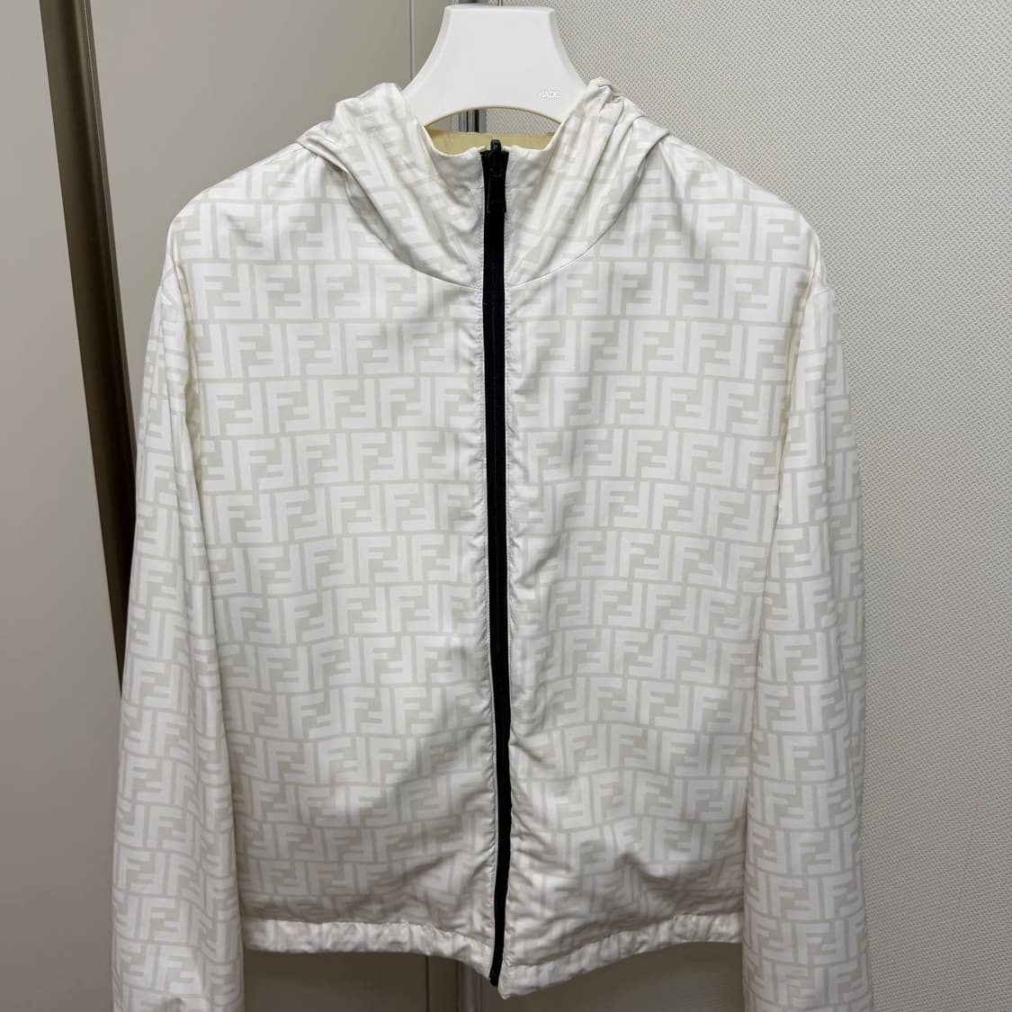 [정품] 펜디 FF로고 화이트 나일론 윈드브레이커 상품이미지1