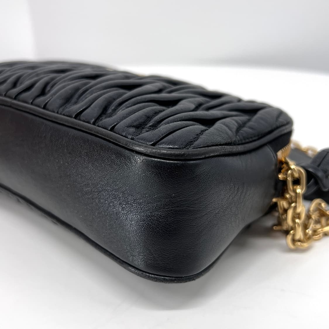 미우미우 마테라쎄 더블 지퍼 체인 크로스백 블랙 (5BP045) 상품이미지8