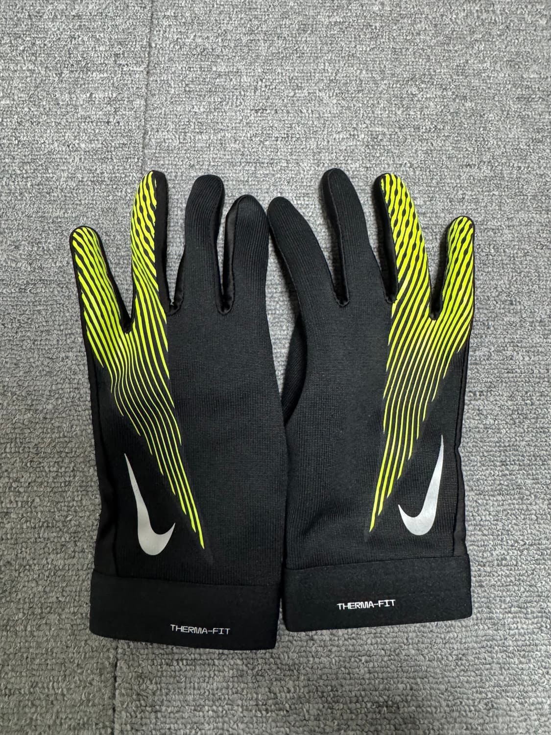 나이키 써마핏 아카데미 풋볼 글러브 블랙 볼트 XL사이즈 판매합니다 상품이미지2