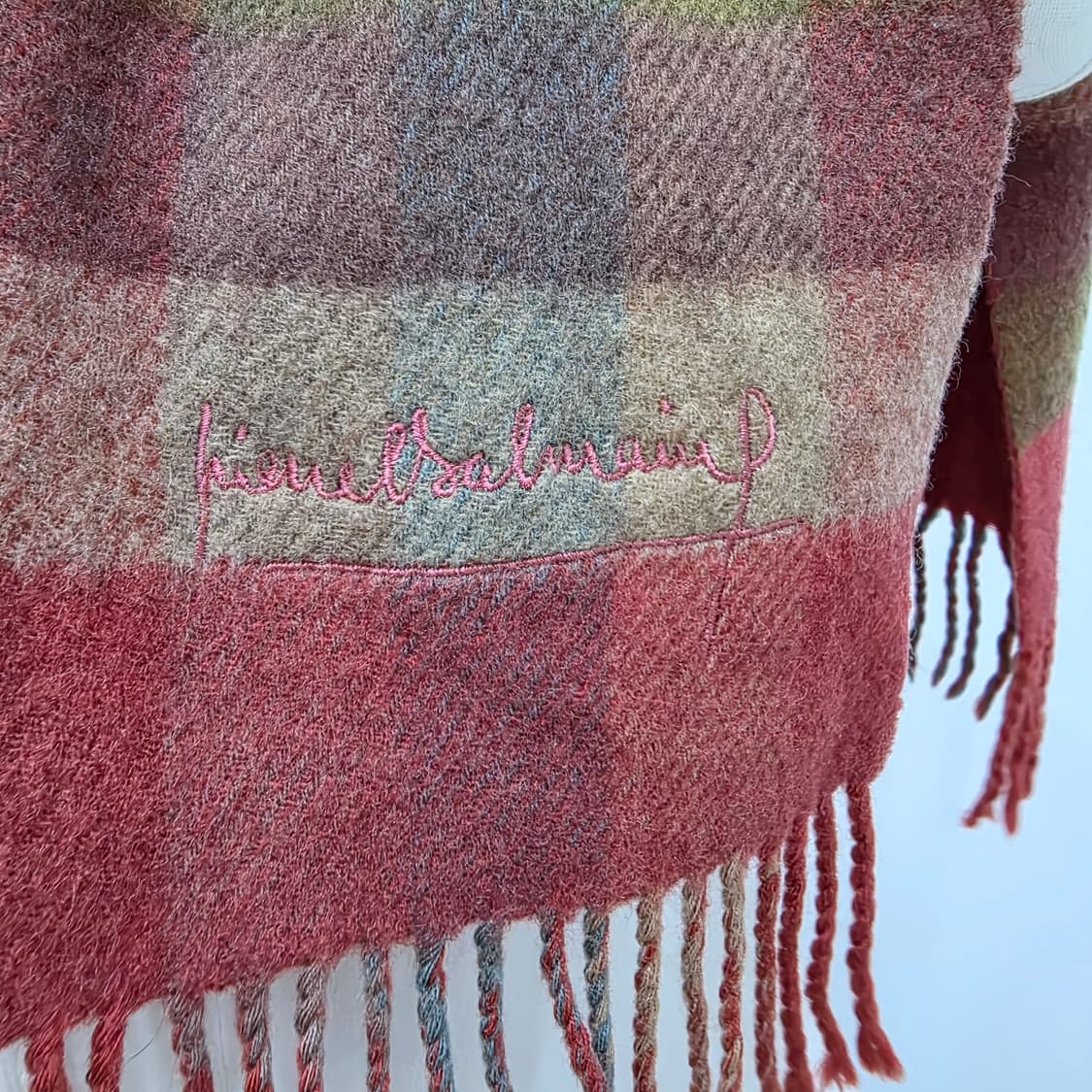 피에르 발망 울100% 양면 체크 머플러 상품이미지7