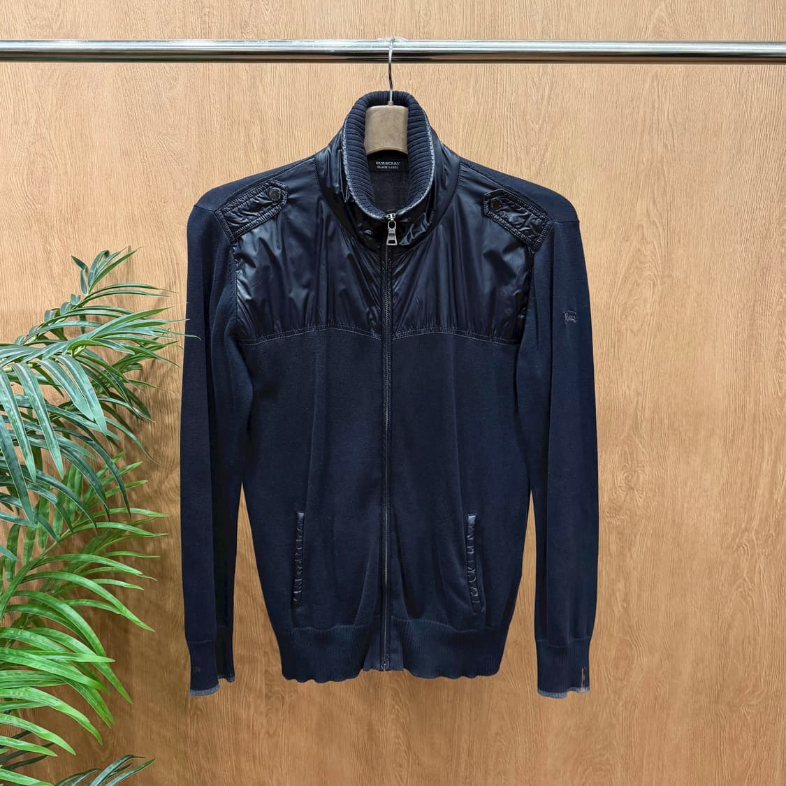 버버리 블랙 라벨 하이넥 니트 집업 자켓 나일론 배색 숄더 탭 블랙 상품이미지1