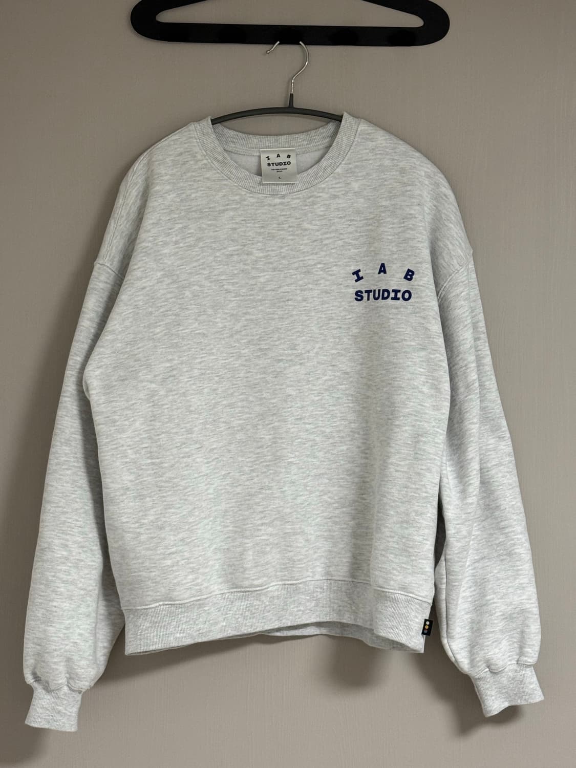 IAB 아이앱 스튜디오 그레이 맨투맨 L 상품이미지3