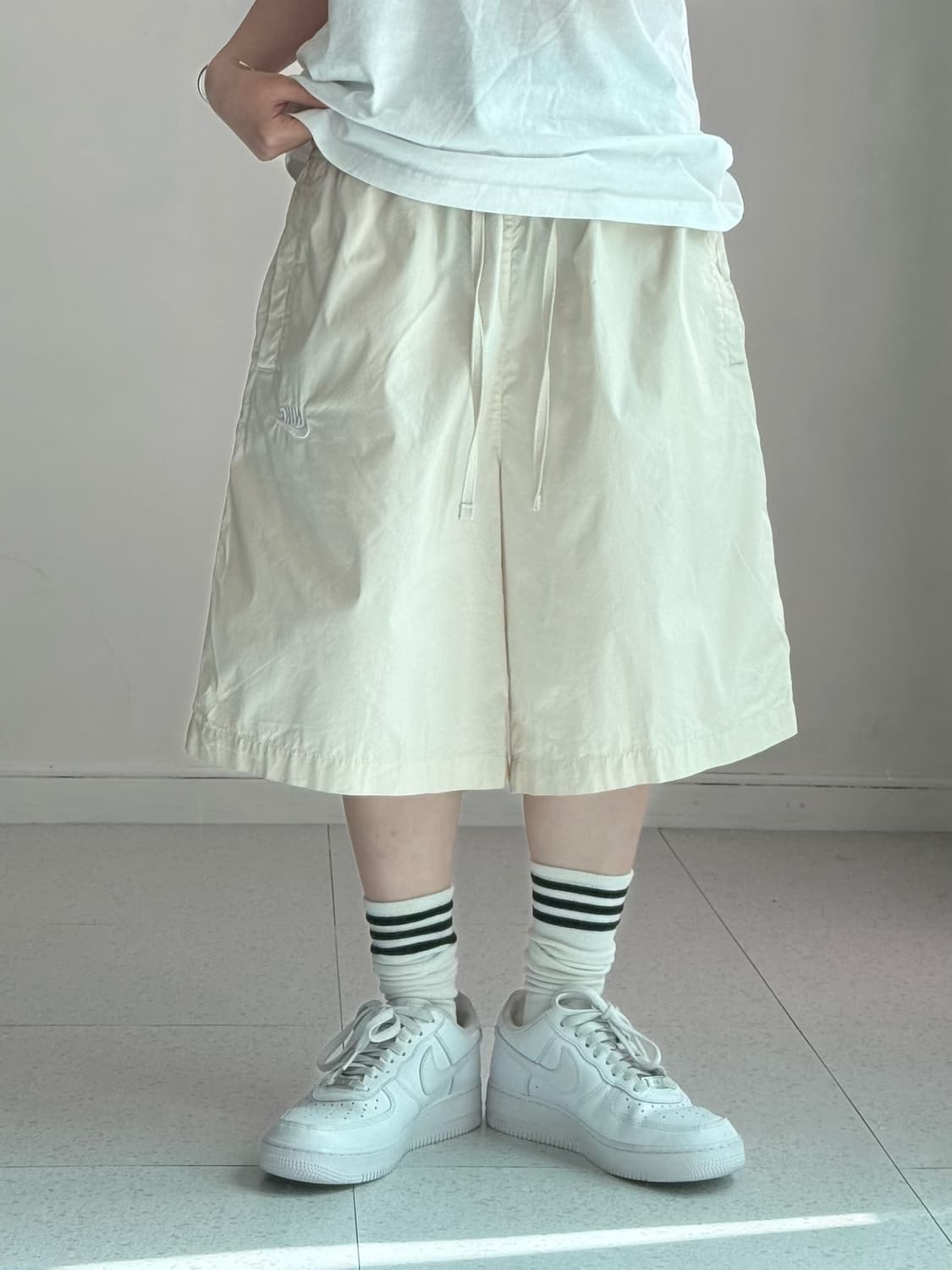 나이키 아이보리 반바지 상품이미지1