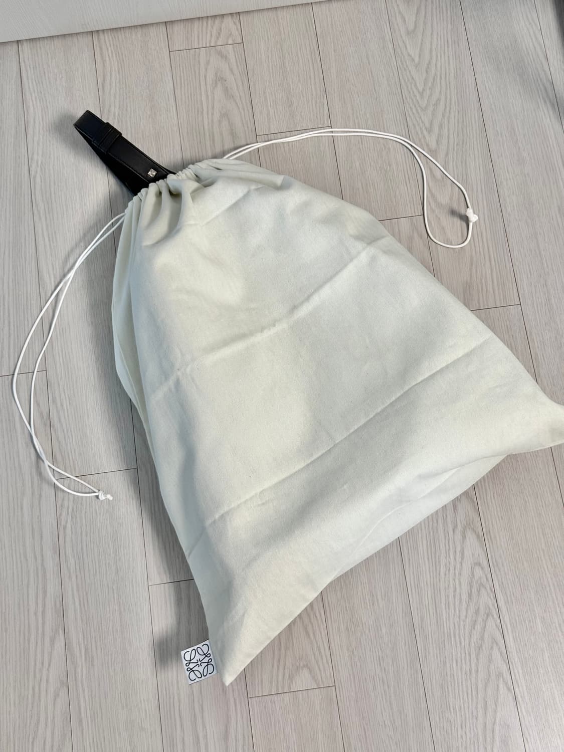 [L] 로에베 해먹백 블랙 스웨이드 상품이미지8