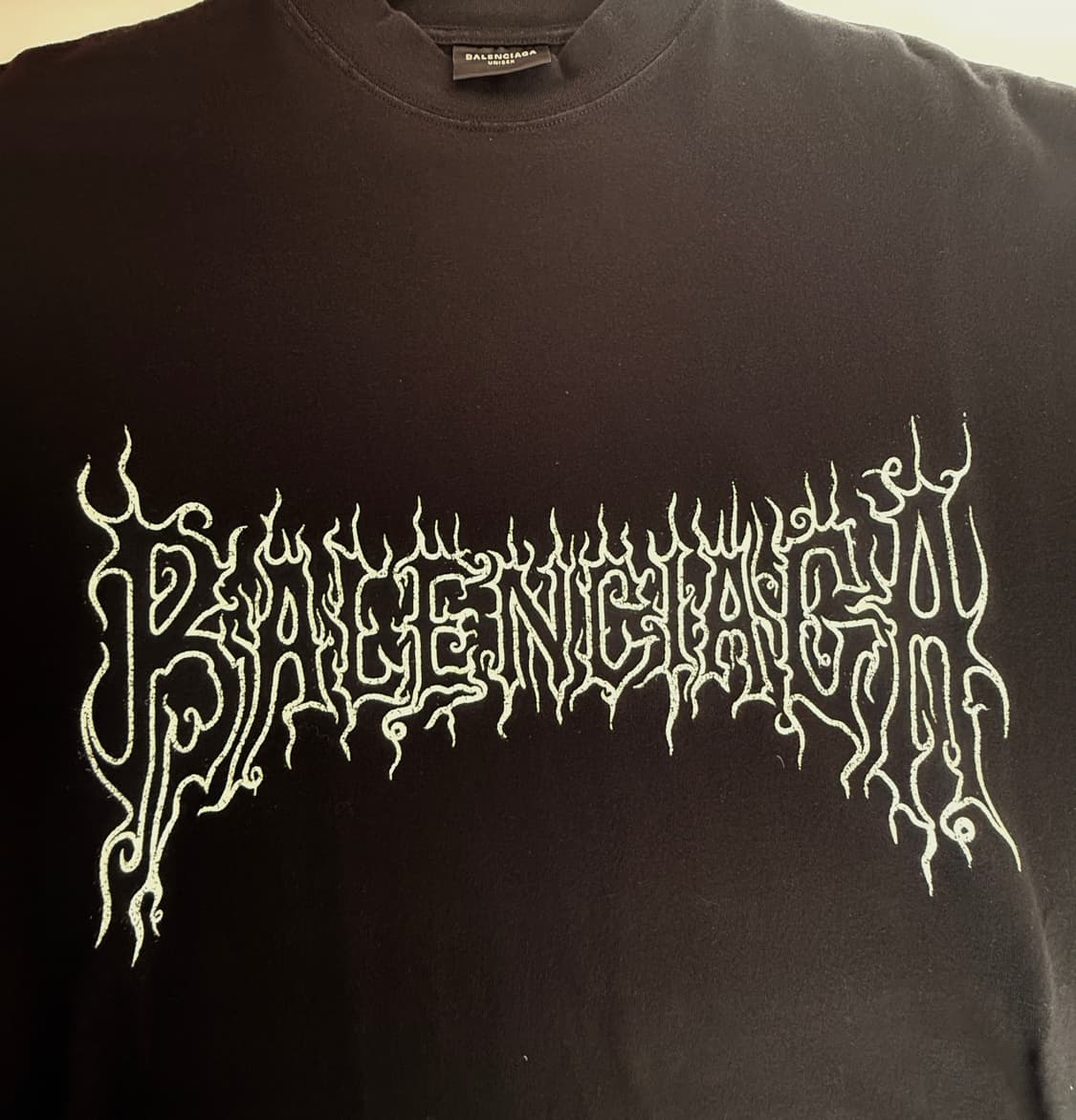 발렌시아가(Balenciaga)의 메탈릭 로고 프린트 티셔츠  상품이미지1