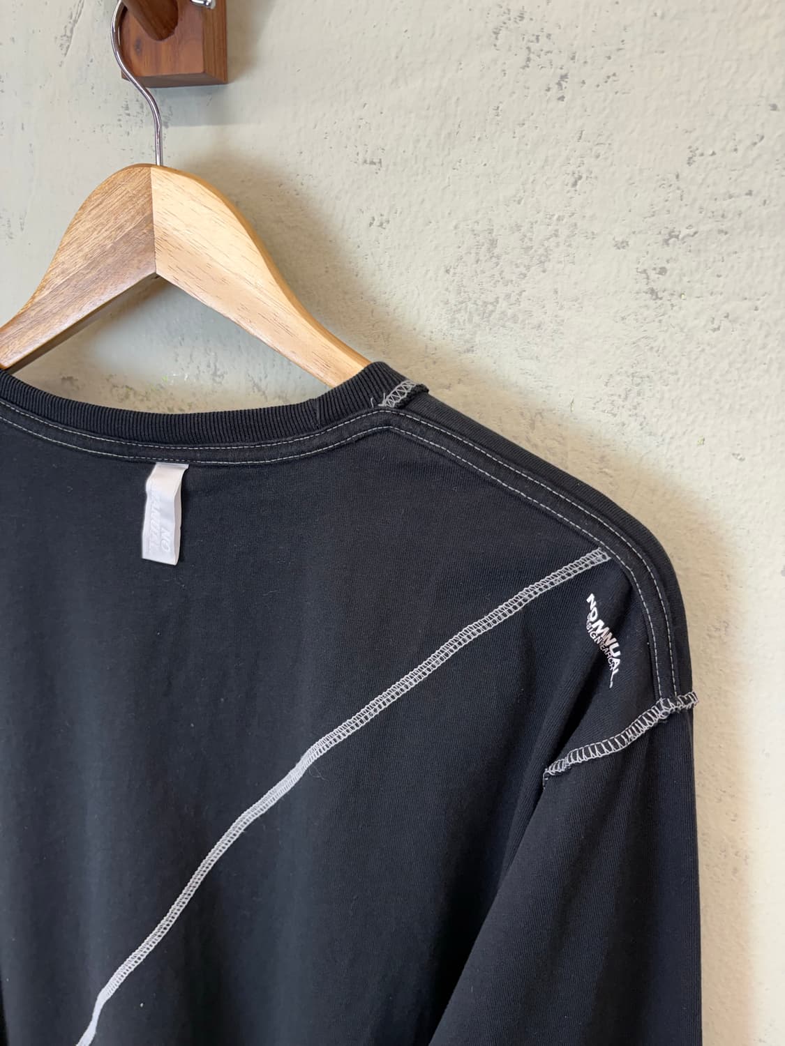 노매뉴얼 롱슬리브 긴팔티 블랙 상품이미지4