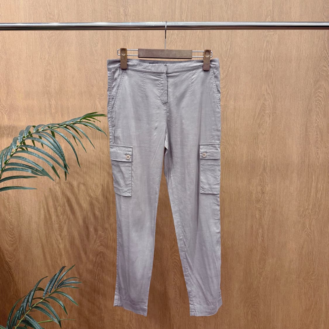 띠어리 카고 팬츠 텍스처 플랩 포켓 디테일 슬림핏 라이트 그레이 상품이미지1