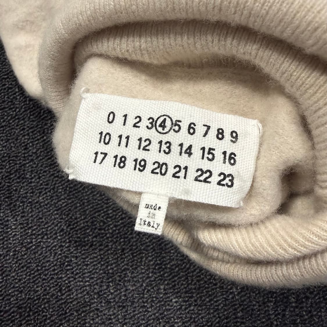 메종 마르지엘라 여성 언발란스 니트 목티 상품이미지8