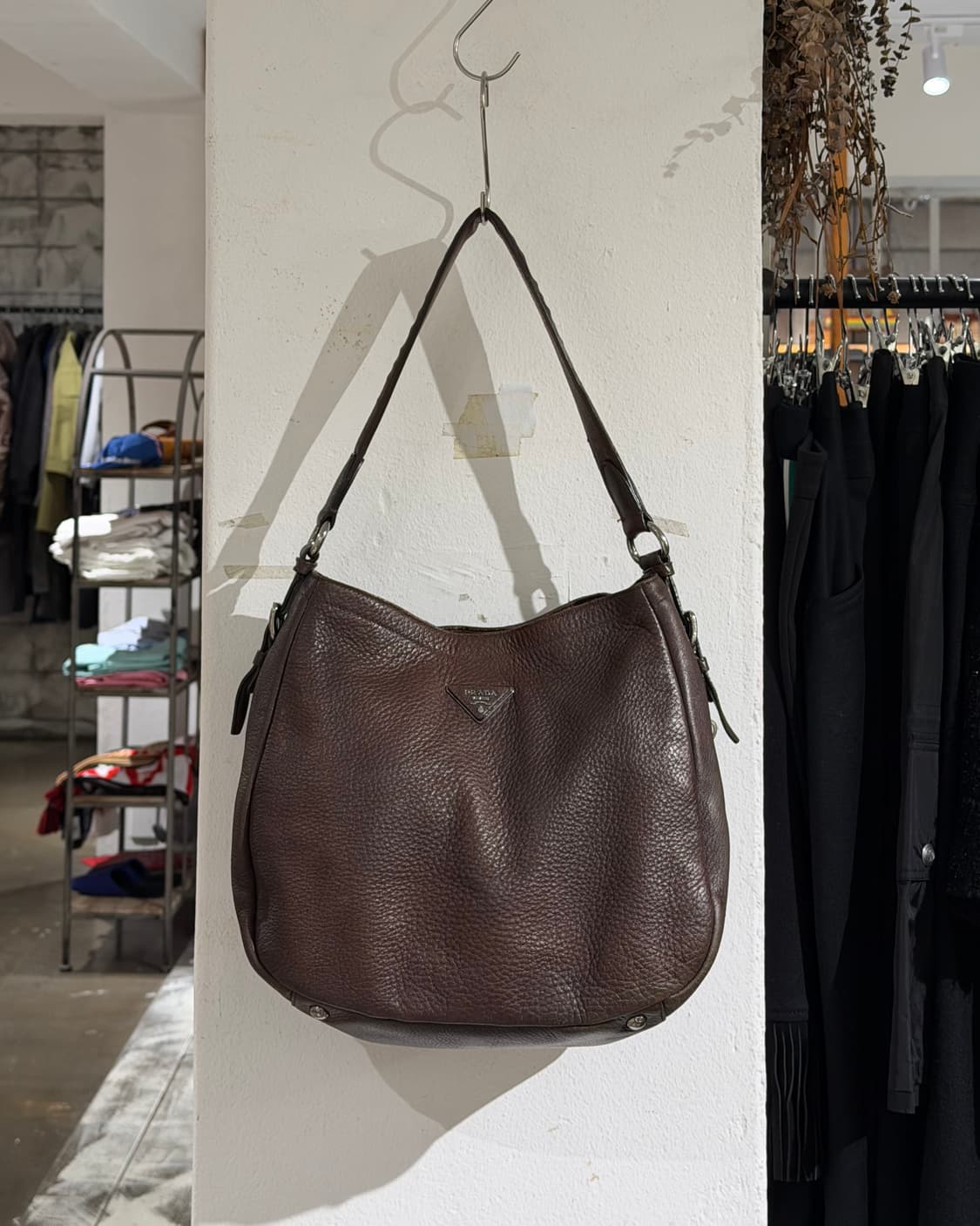 프라다 브라운 브루시아토 체르보 레더 호보백 상품이미지2