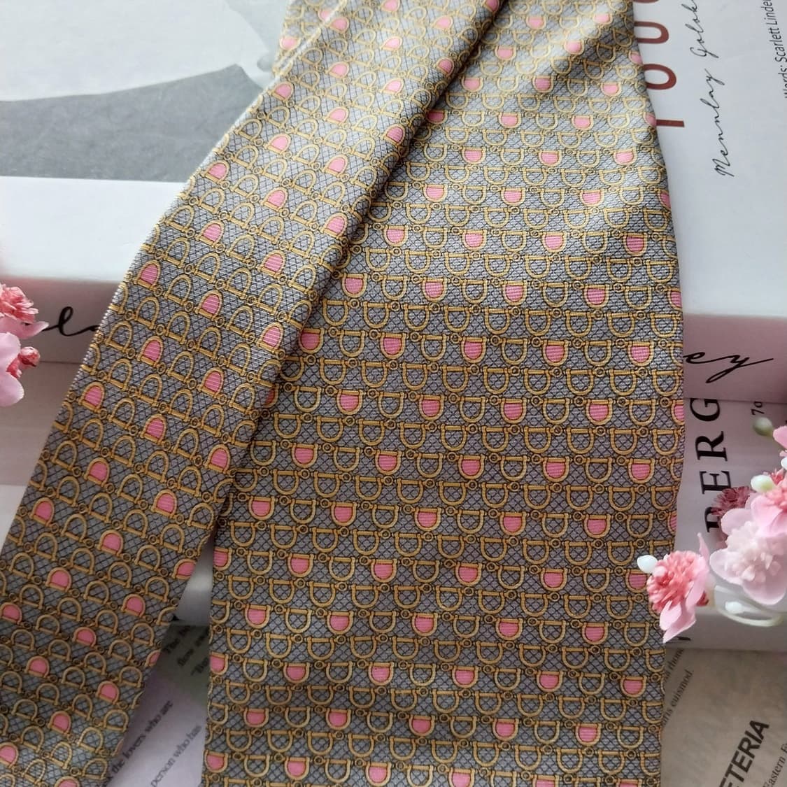 샤를주르당 실크 그레이&옐로&핑크 넥타이 9.6cm A+등급 K1434
 상품이미지3