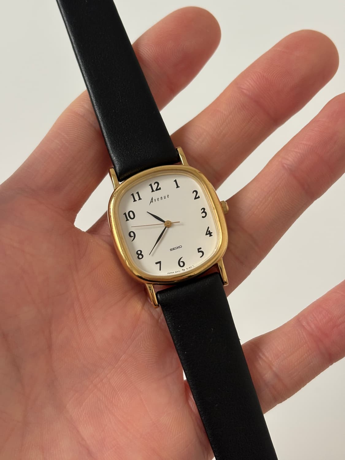 1990s Avenue Arabic Index Oval Quartz 상품이미지1