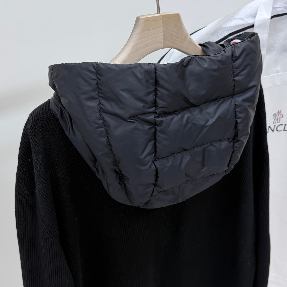[S급/2XL] 몽클레어 후드 니트패딩 트리콧 블랙 상품이미지5