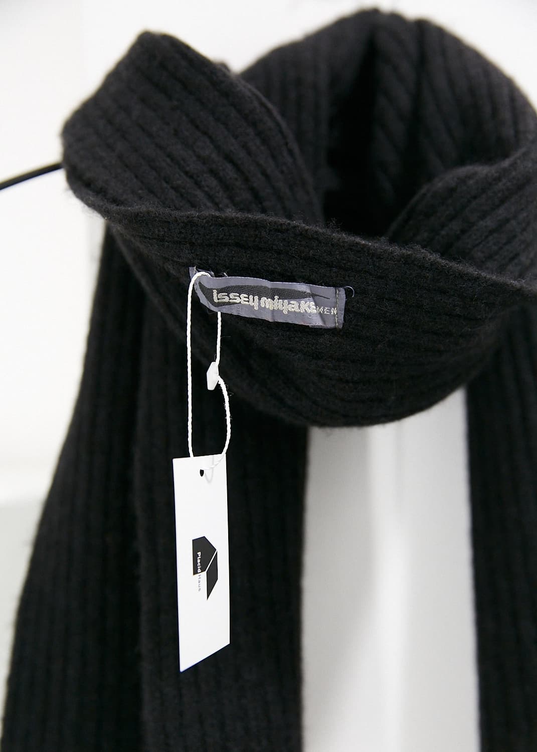 Issey Miyake Men Ribbed Knit Stole 상품이미지2