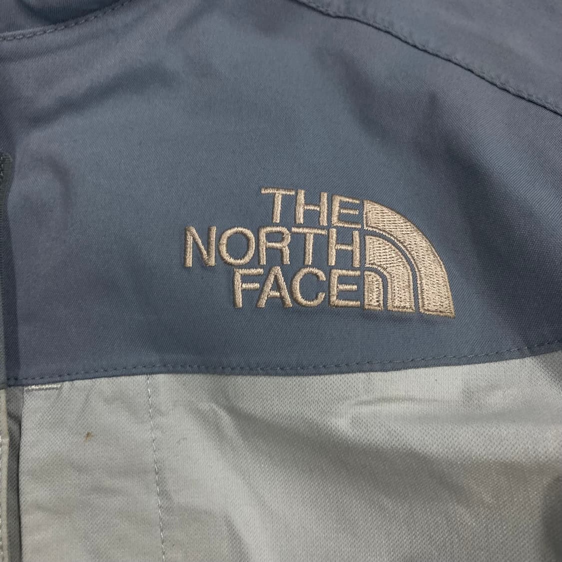 노스페이스 스카이 컬러 스몰 로고 바람막이 상품이미지2