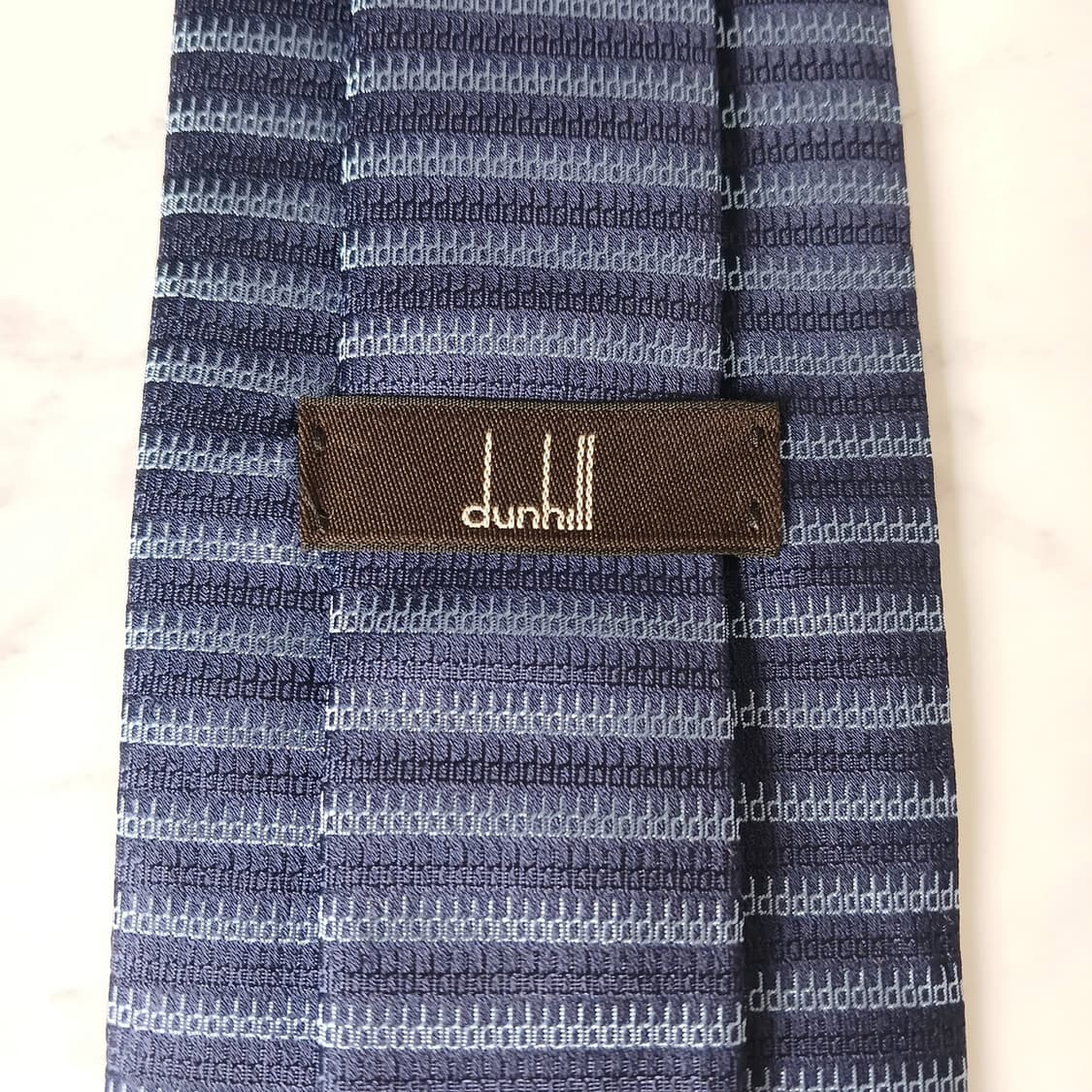 던힐 실크 블루 스트라이프 패턴 넥타이 9.8cm A+등급 E872
 상품이미지8