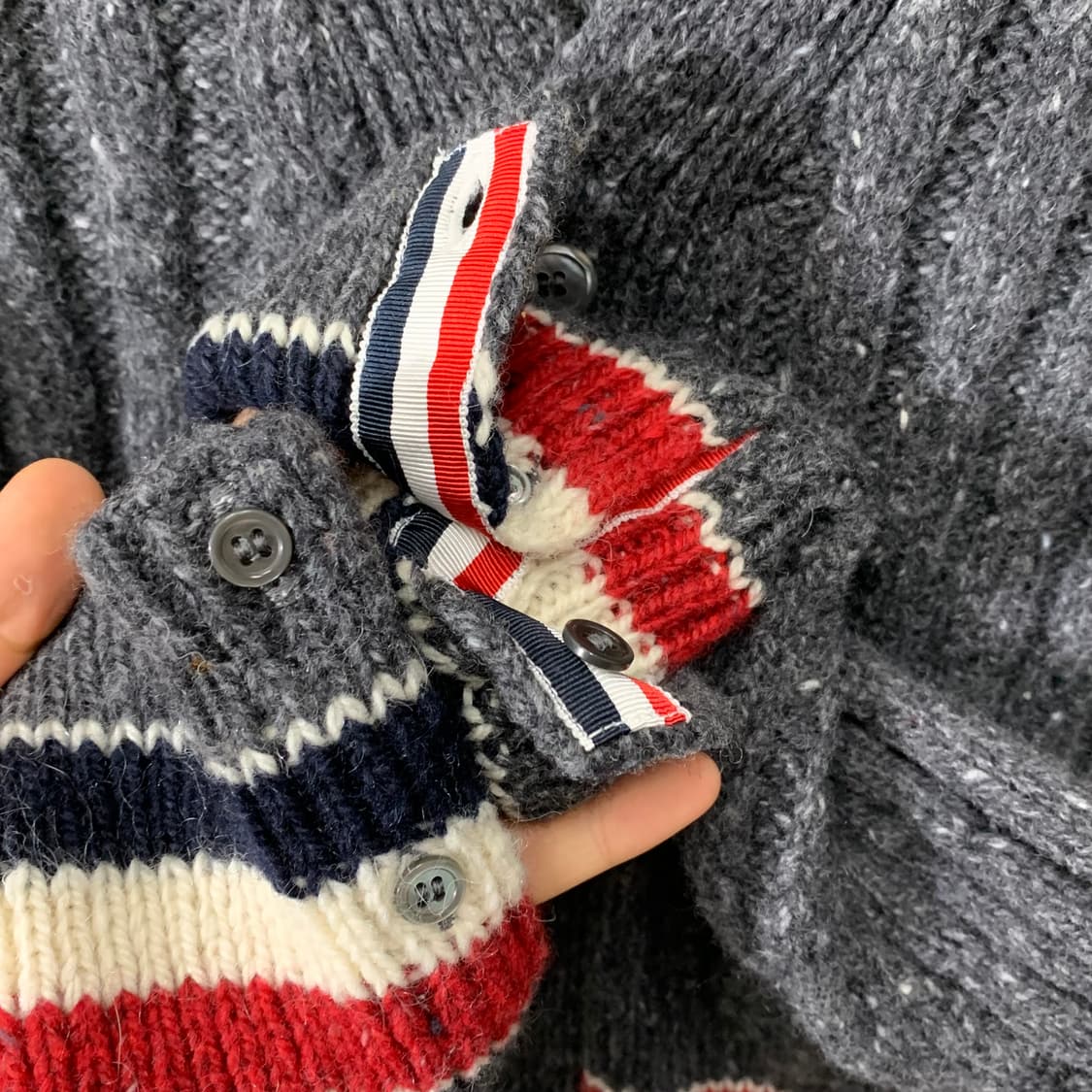 톰브라운 21fw 울 모헤어 슬림핏 가디건 상품이미지4