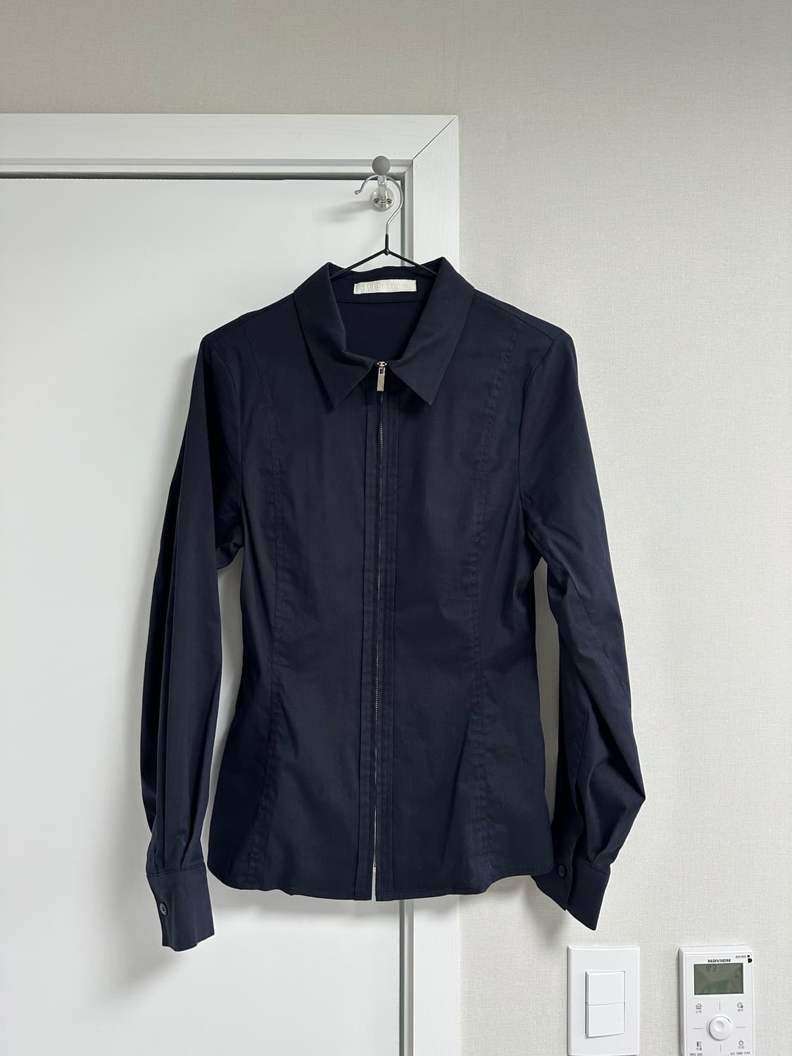 마조네 네이비 컬러 슬림핏 지퍼 셔츠 상품이미지1