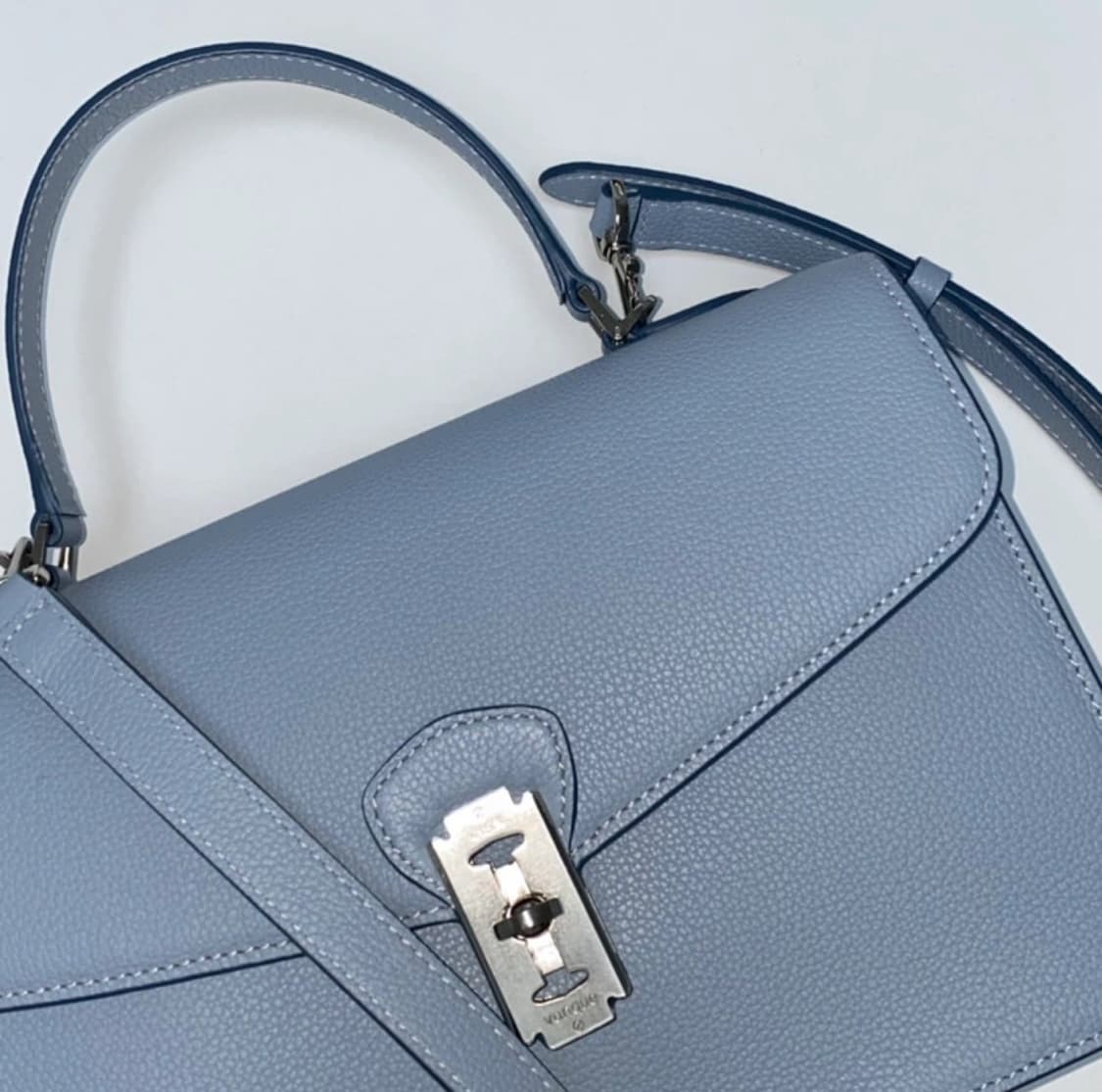 분크 퍼펙 브릴리앙 사첼백 M 상품이미지1