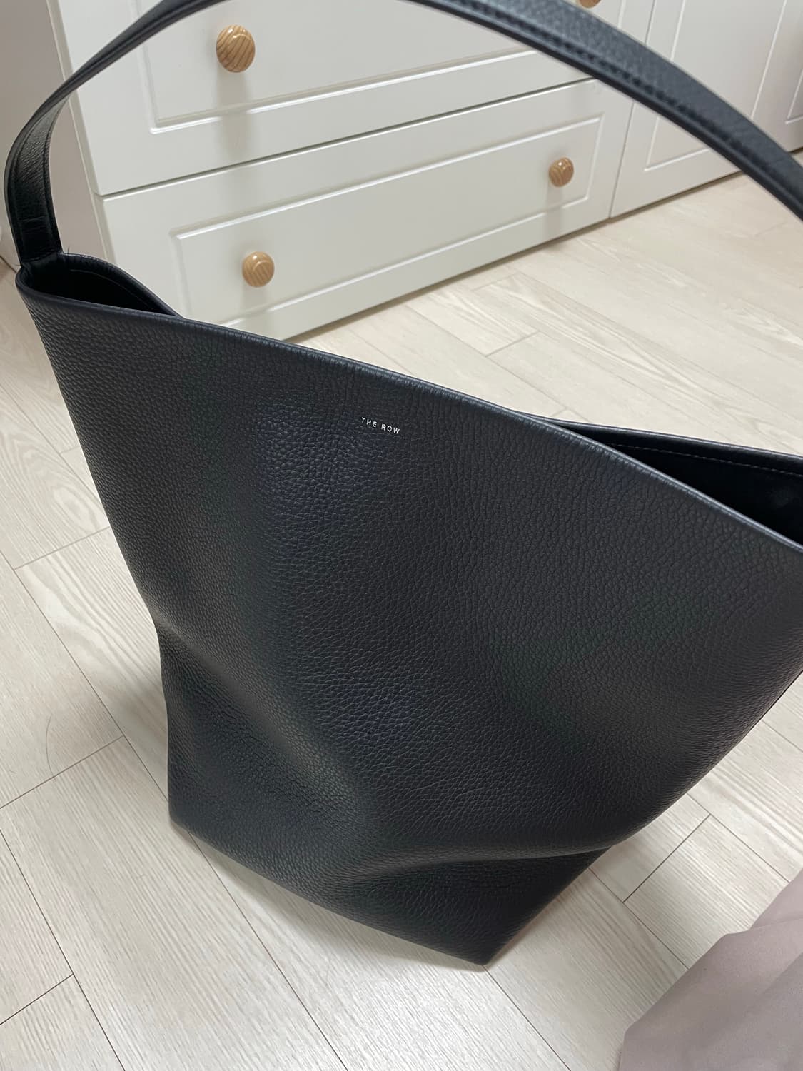 더 로우 파크백 라지 블랙 상품이미지4