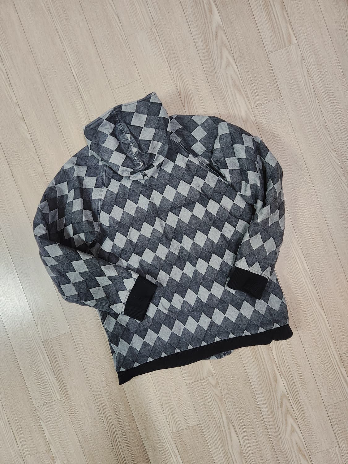 SWIPEONTHEQUIET 기하학 패치 후드 재킷 상품이미지4