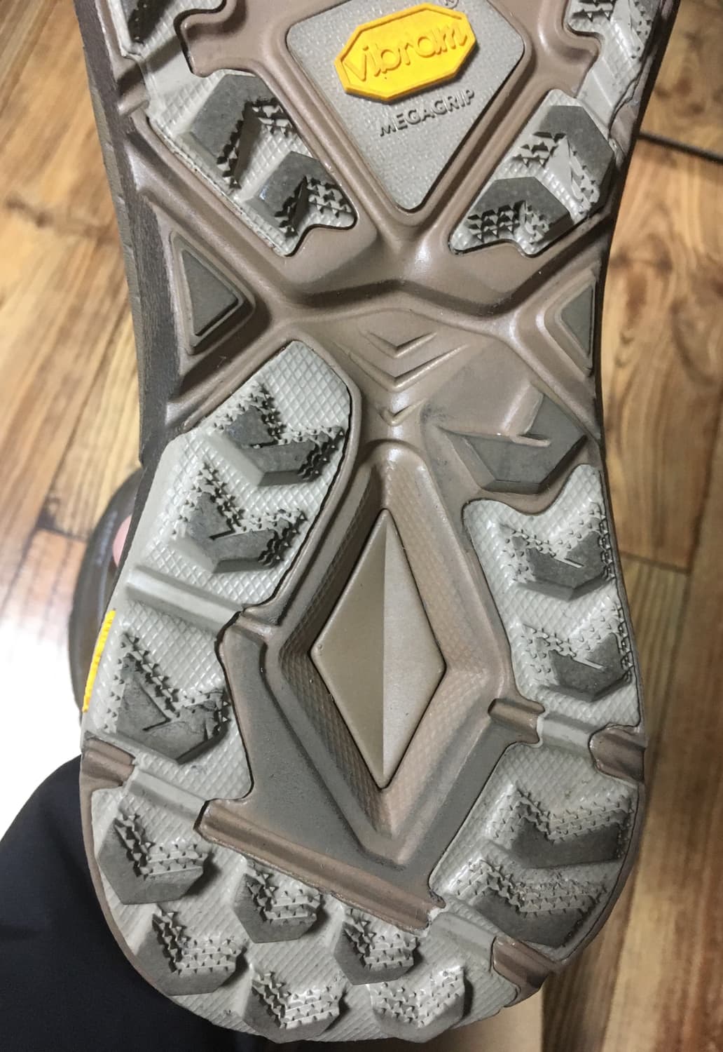 호카 새티스파이 마파테스피드4 라이트 러버 판매합니다 상품이미지9