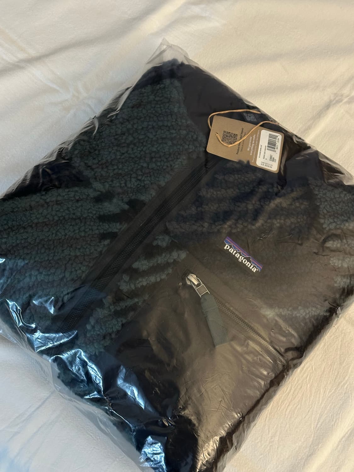 [새상품] 파타고니아 클래식 레트로X 플리스 자켓 레인폴 퀼트 잉크 블랙 상품이미지2