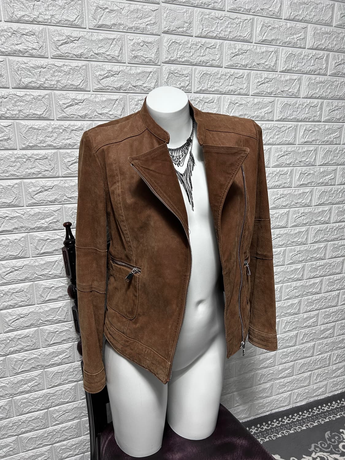 BATA 사선 브라운 스웨이드 자켓 상품이미지1