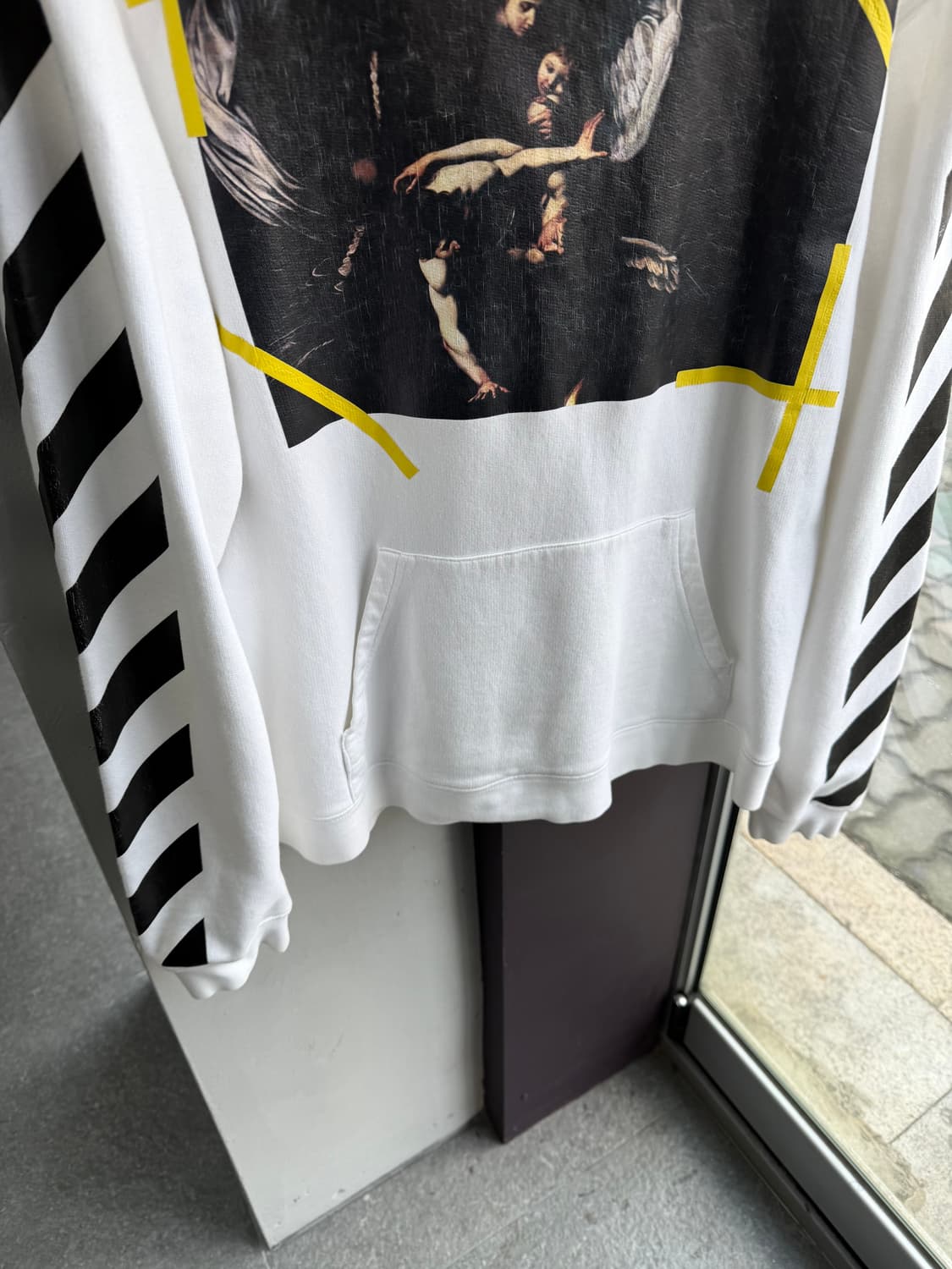 100/ 오프화이트 카라바조 프린팅 후드티 Off White 상품이미지4