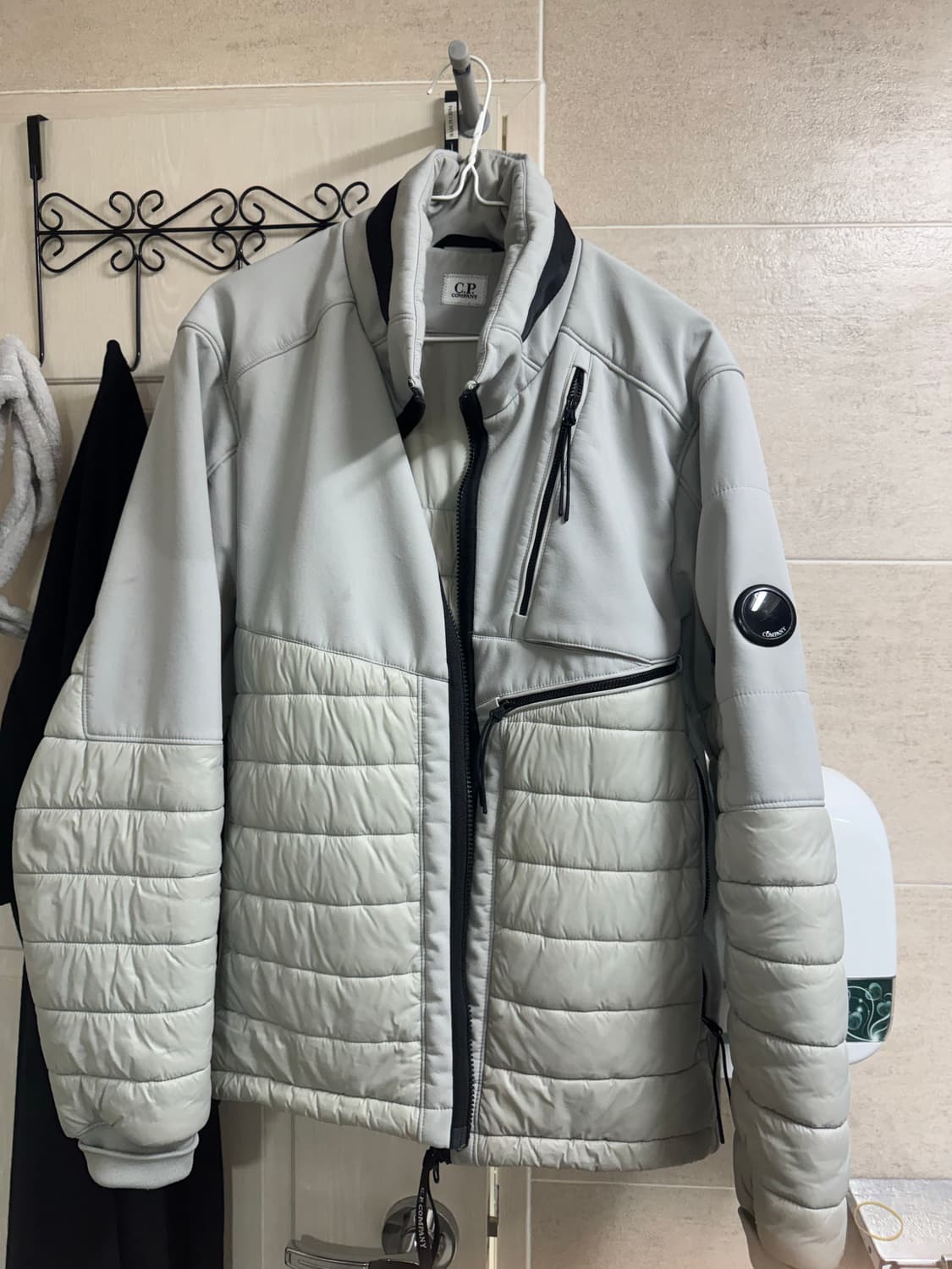 Cp컴퍼니 경량패딩 상품이미지1