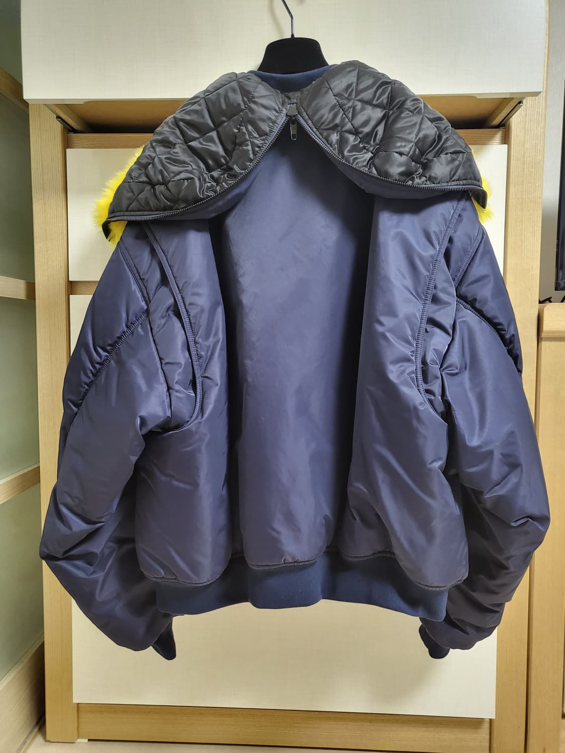 [S] 발렌시아가 페이크퍼 트리밍 봄버 상품이미지3