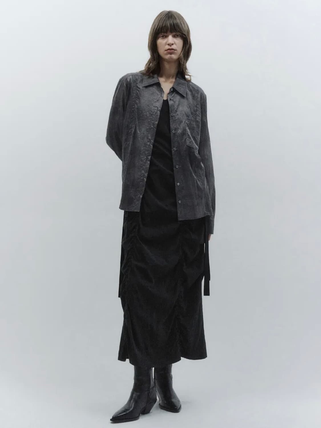 인사일런스 우먼 뉴트럴 그래픽 셔츠 CHARCOAL 상품이미지4