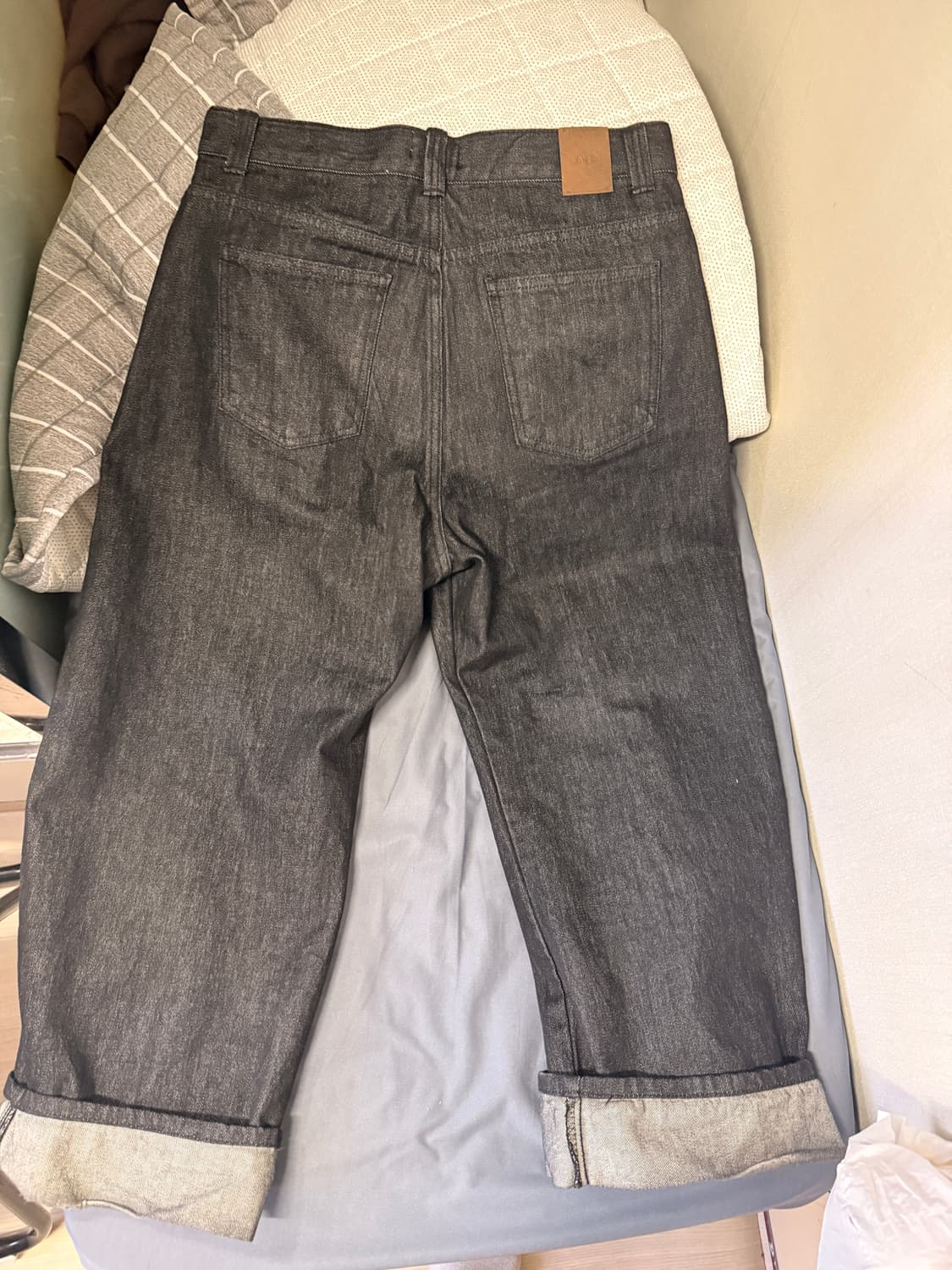 커브드핏 인디고 데님 팬츠 블랙컬러 상품이미지4