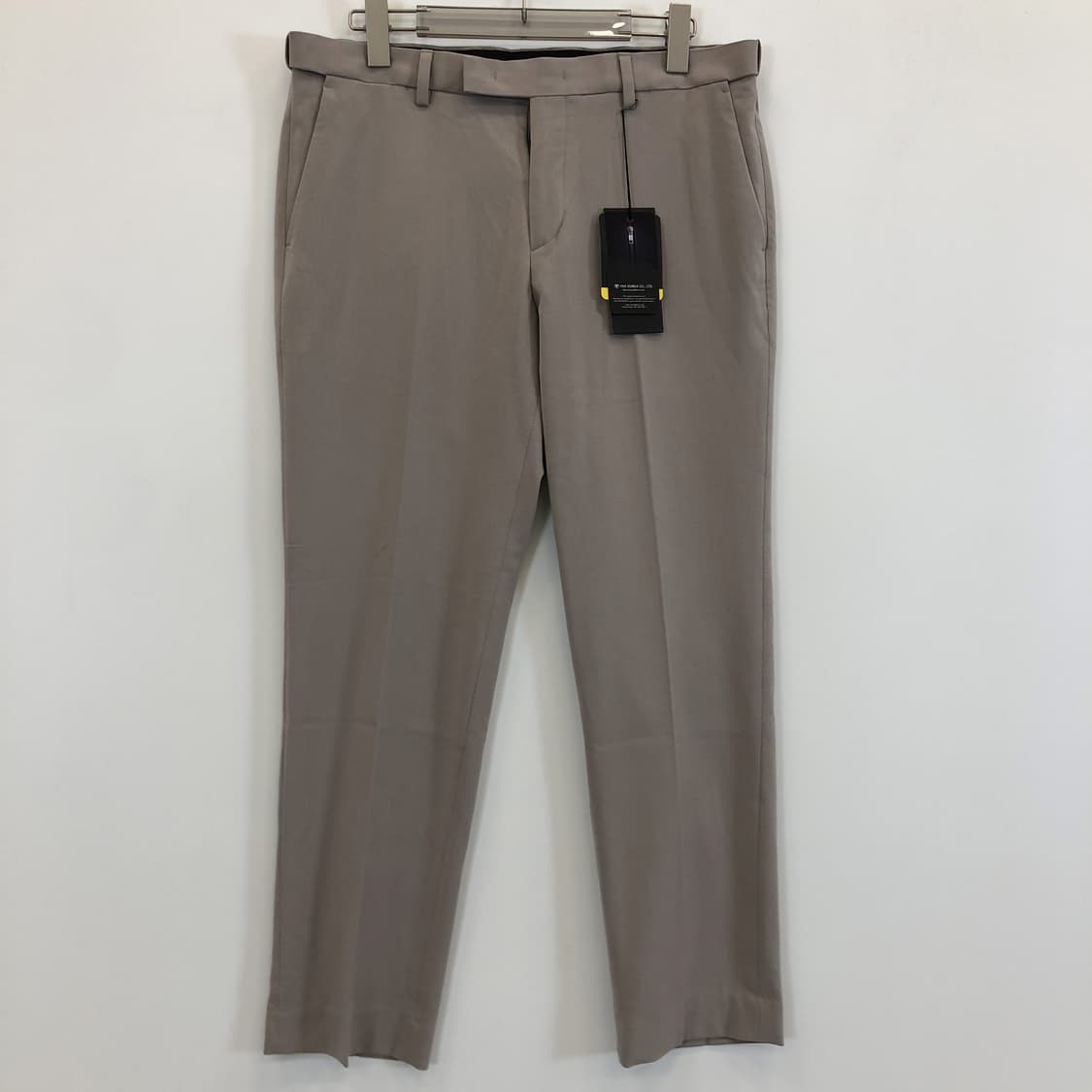 무신사스탠다드 (새상품) 테이퍼드 슬랙스 33 인치  상품이미지1