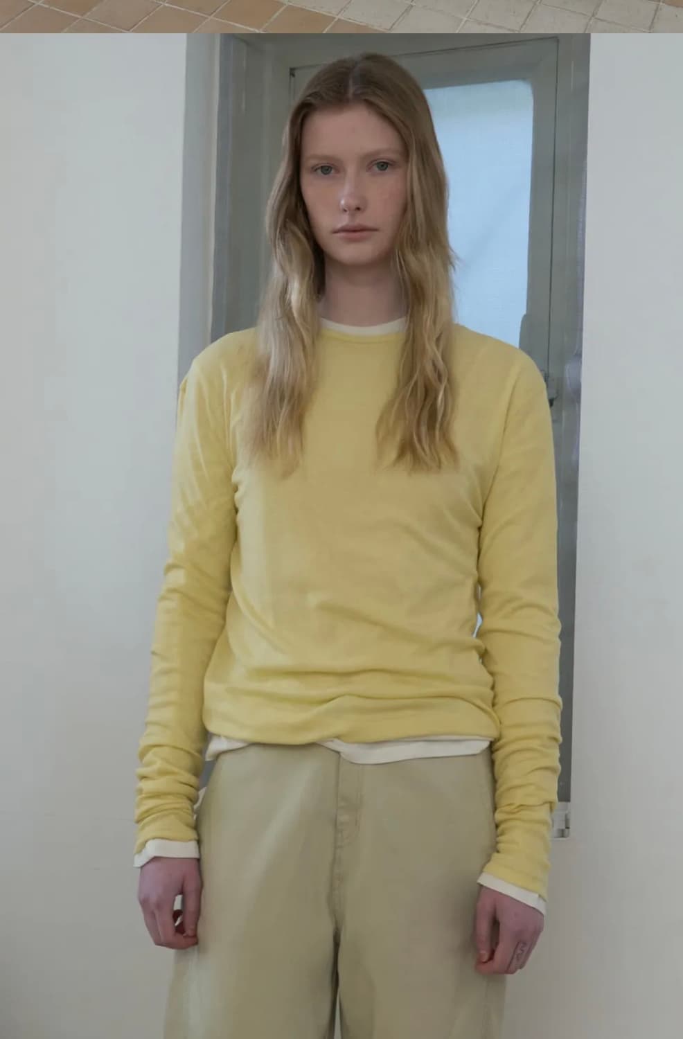 포저 레이어드 라운드 롱슬리브 레몬 상품이미지1