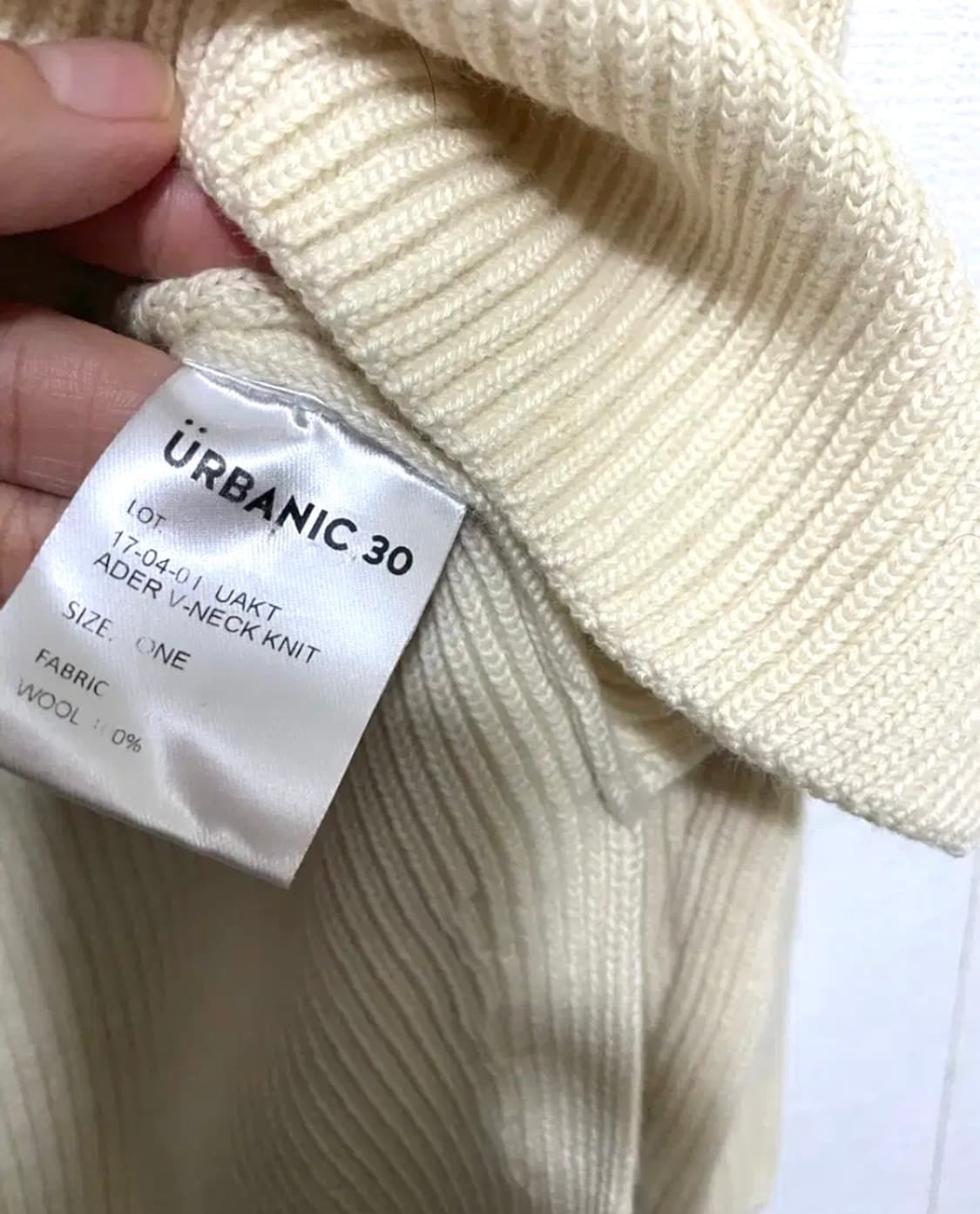 어바닉30니트ADER브이넥니트 상품이미지3