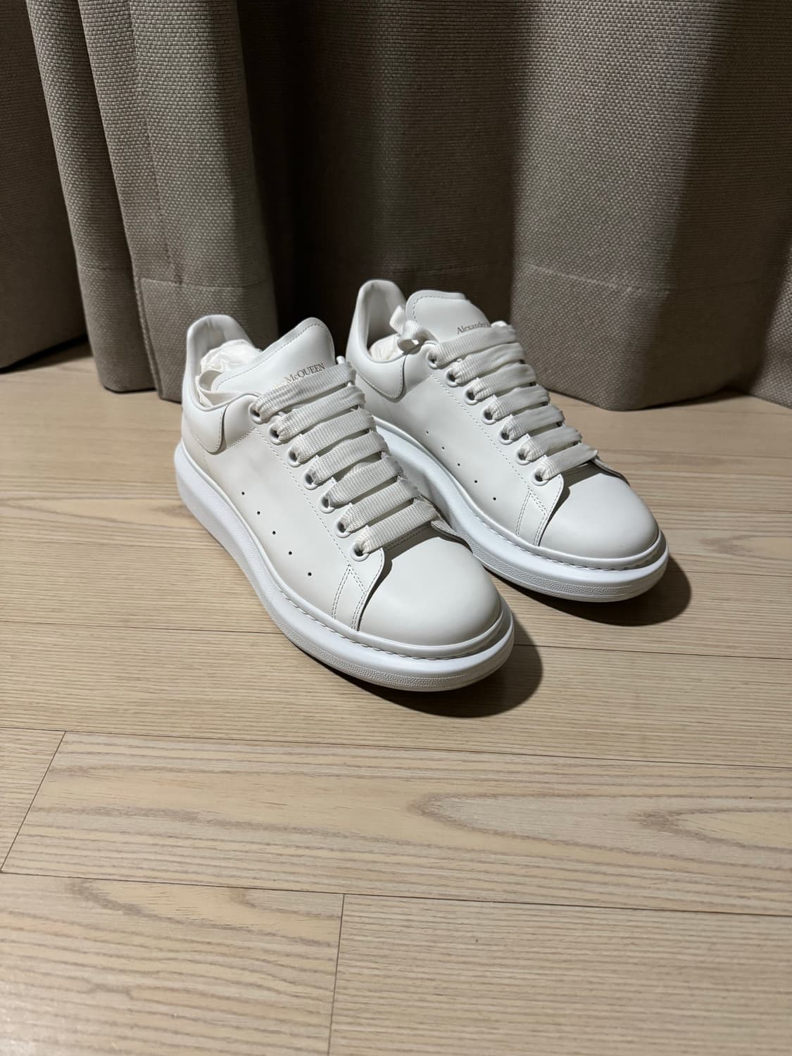 Alexander McQueen Oversized Sneakers 상품이미지1