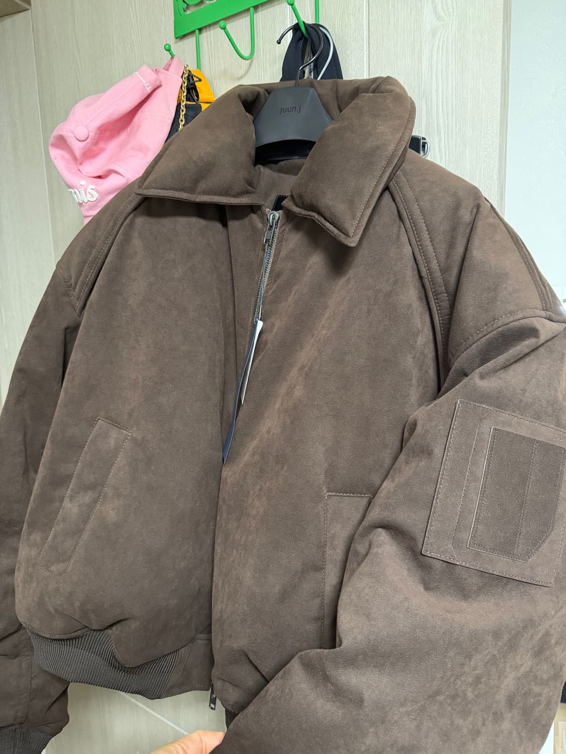 발렌시아가 3b봄버 2사이즈 판매합니다. 상품이미지7