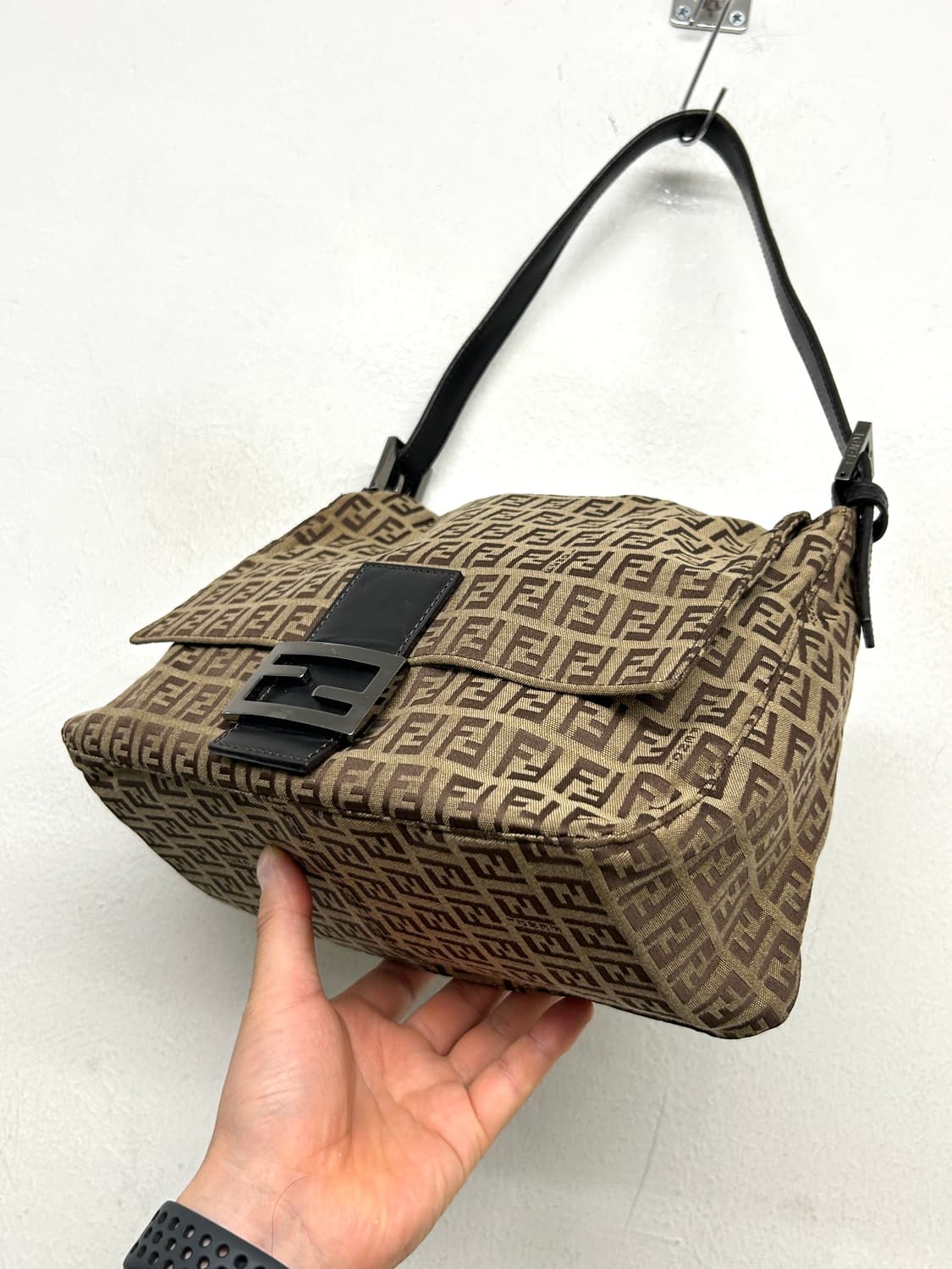 Fendi Zucca Monogram Shoulder Bag  상품이미지2