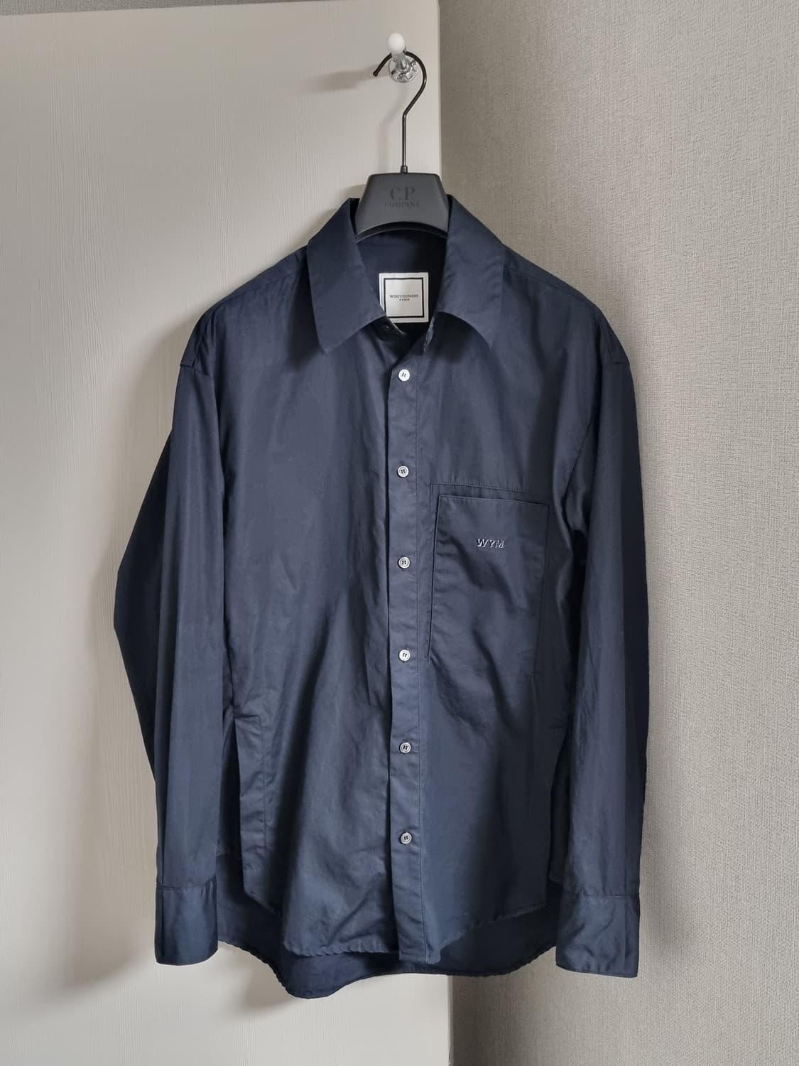 우영미 깃털 백로고 셔츠 상품이미지2