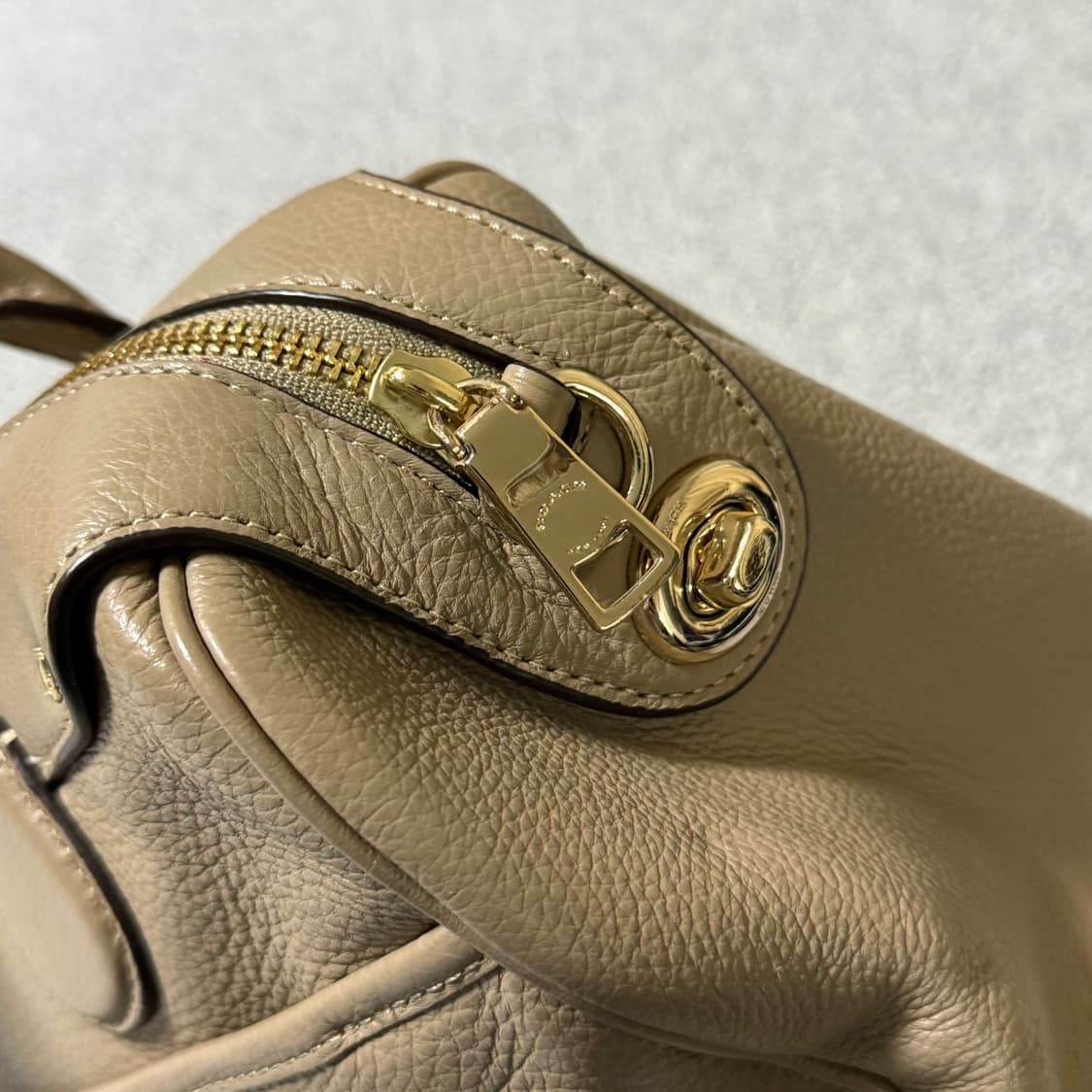 [정가 40만원] Coach 코치 미니 베넷 토트백 상품이미지7